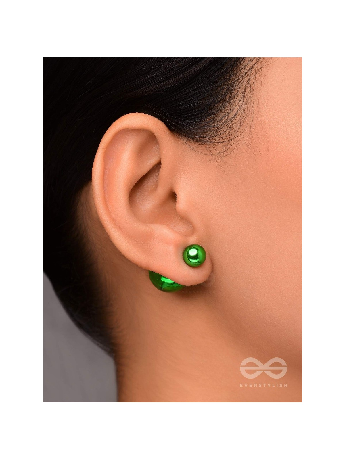 GIGGLES & GLITTERS - GREEN PEARLS STUD EARRINGS