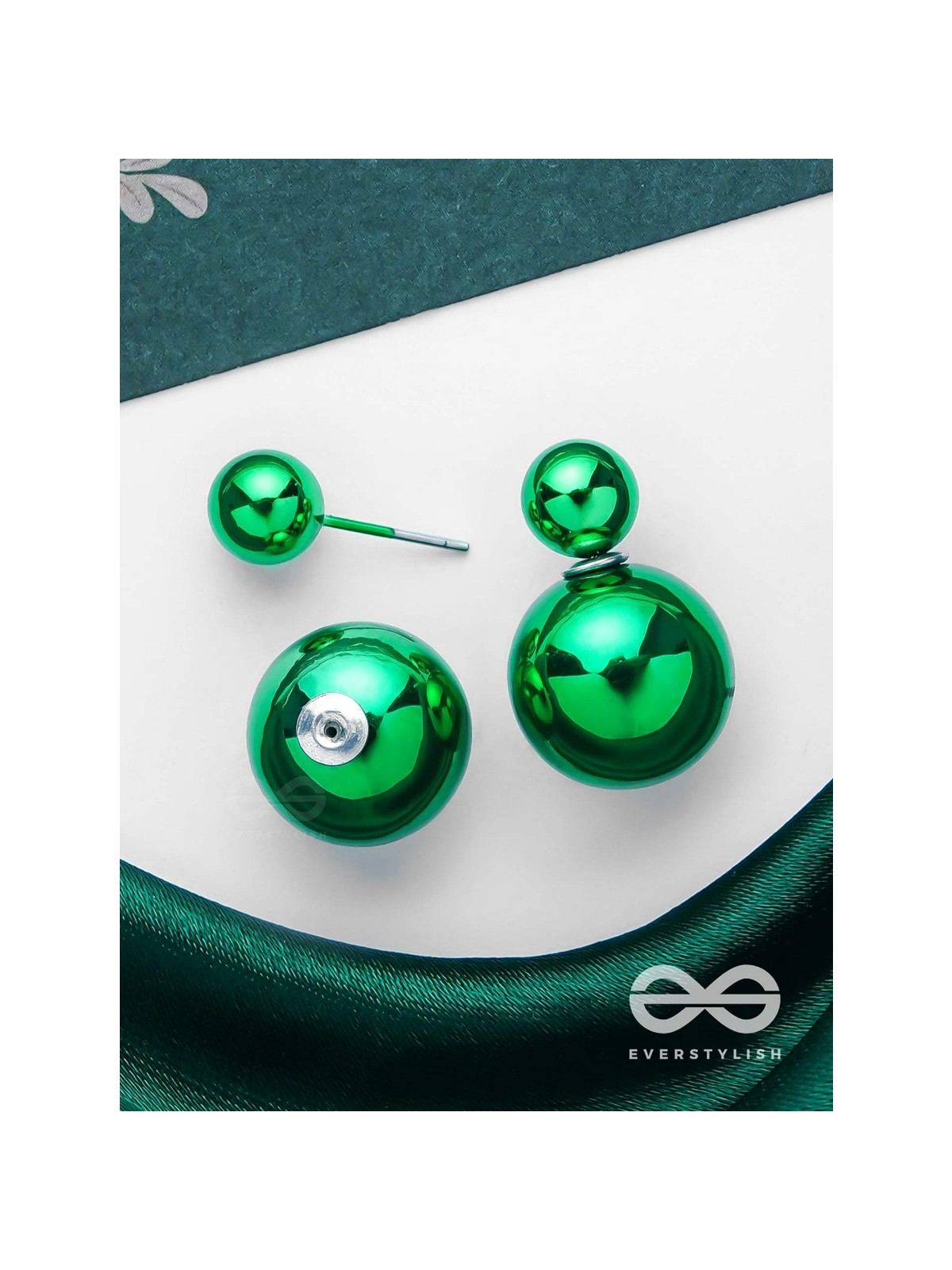 GIGGLES & GLITTERS - GREEN PEARLS STUD EARRINGS