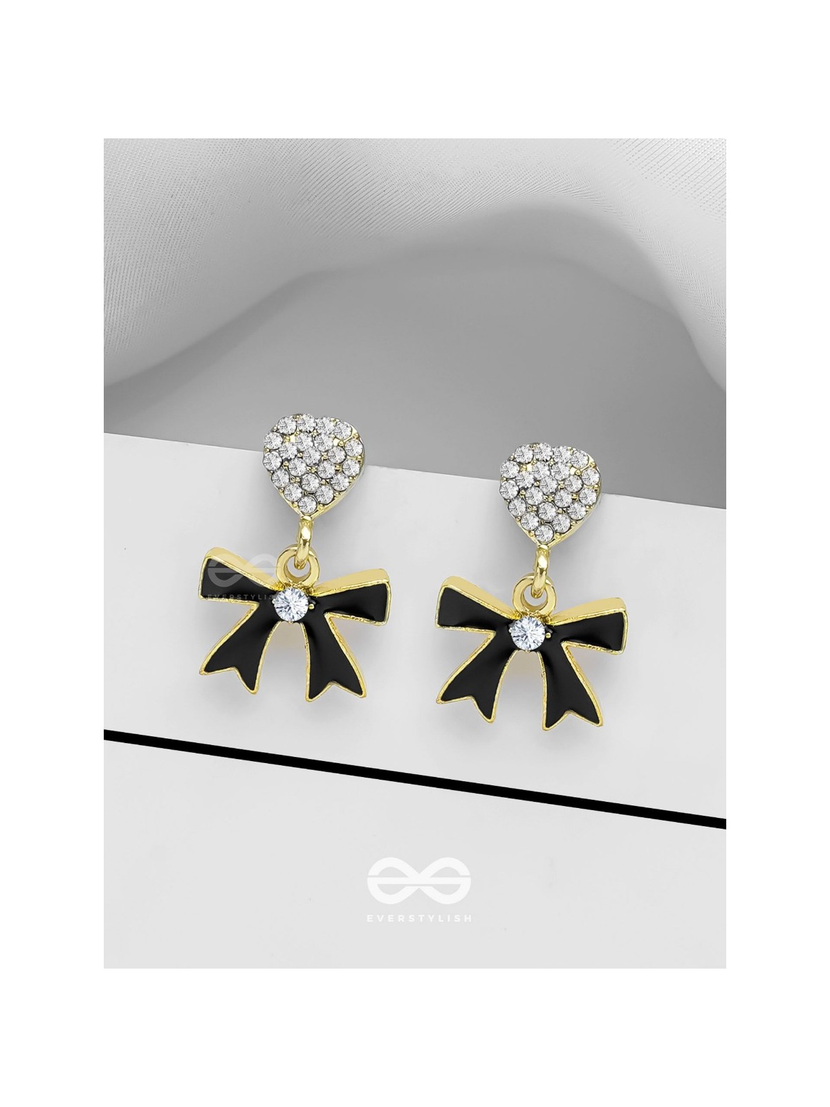 BOW TO THE NIGHT - GOLDEN AND BLACK EMBELLISHED EARRINGS