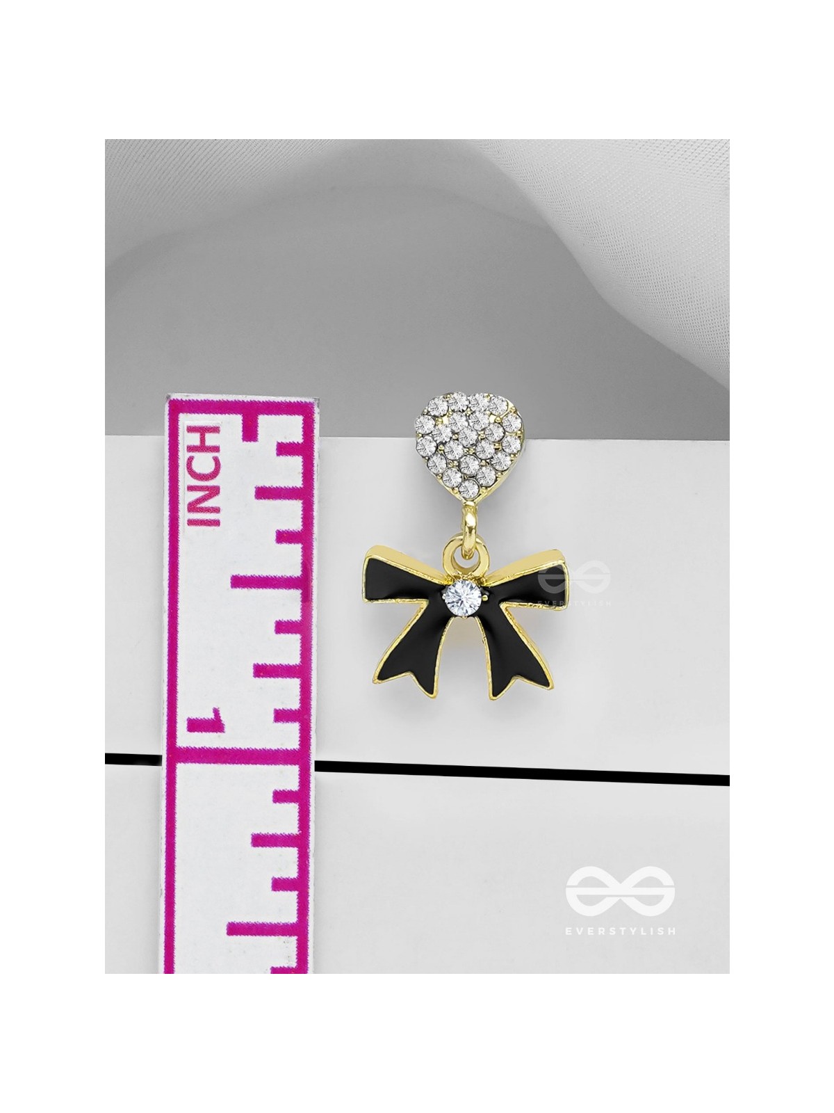 BOW TO THE NIGHT - GOLDEN AND BLACK EMBELLISHED EARRINGS