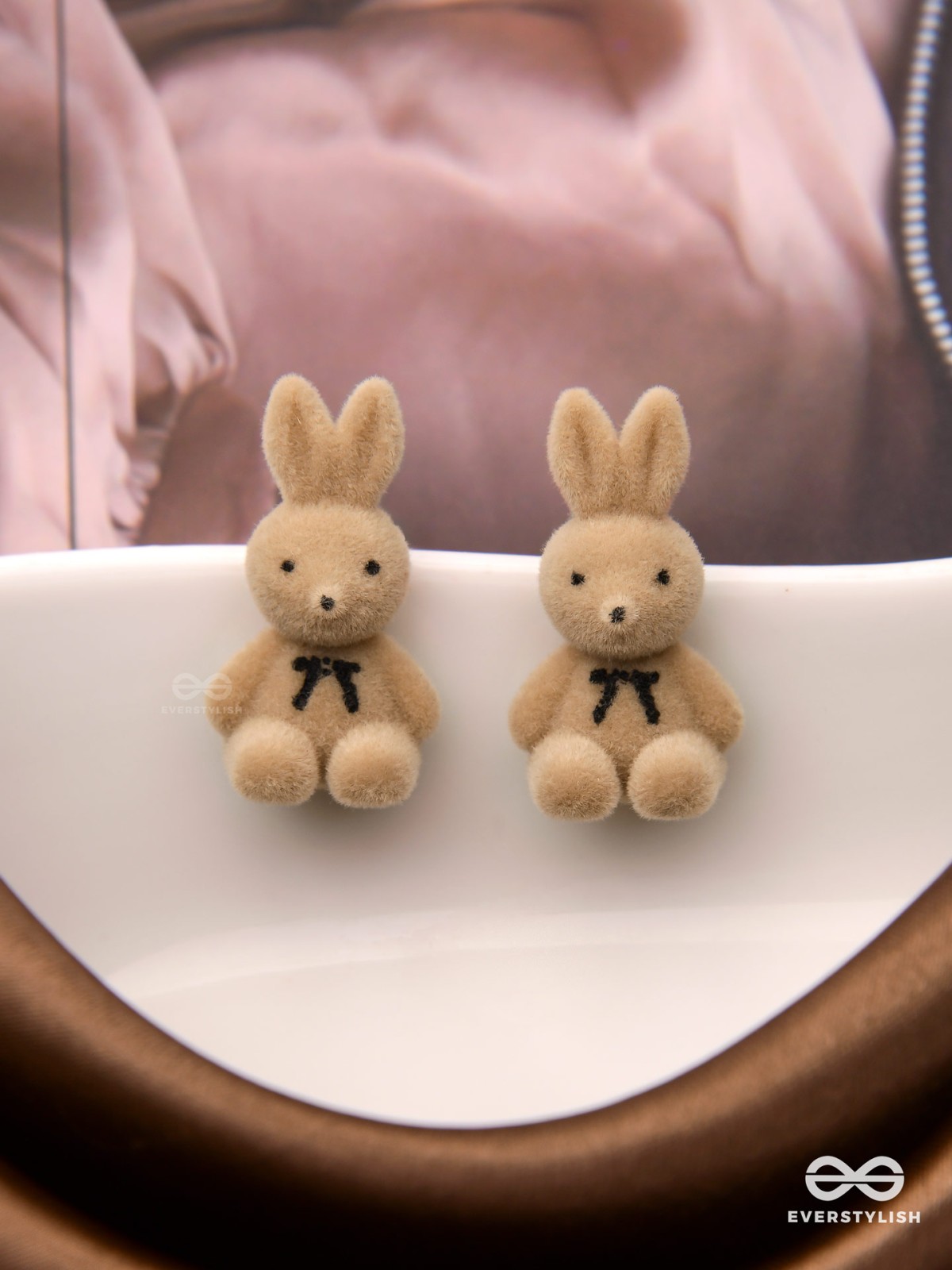 MY FLUFFY BUNNY - VELVET STUD EARRINGS