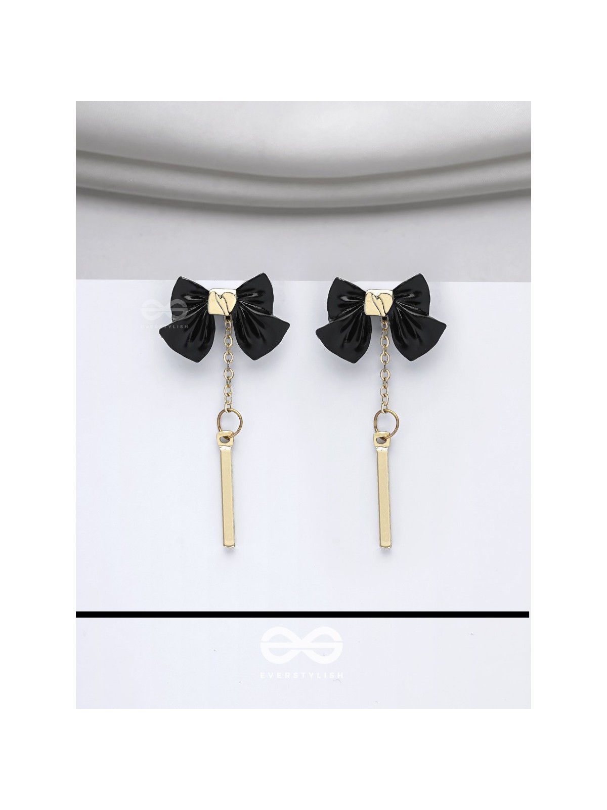 MIDNIGHT BOW - GOLDEN EMBELLISHED EARRINGS