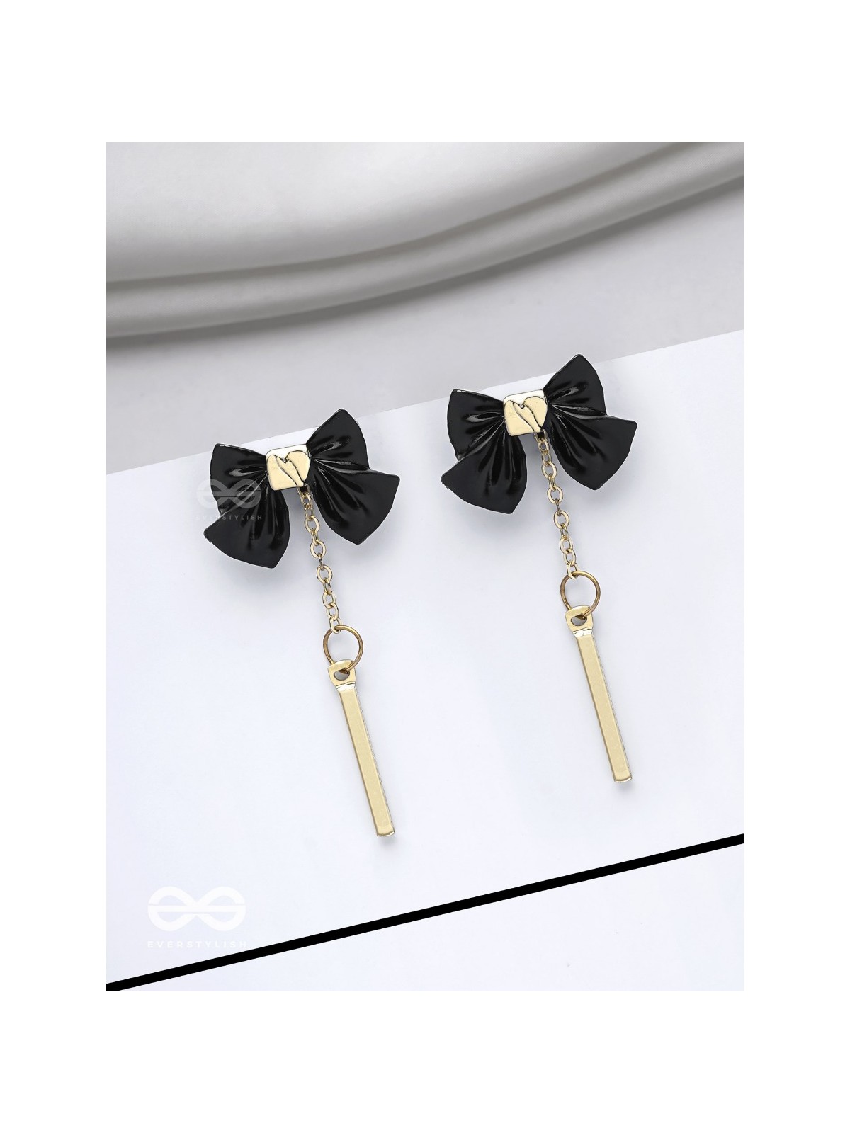 MIDNIGHT BOW - GOLDEN EMBELLISHED EARRINGS