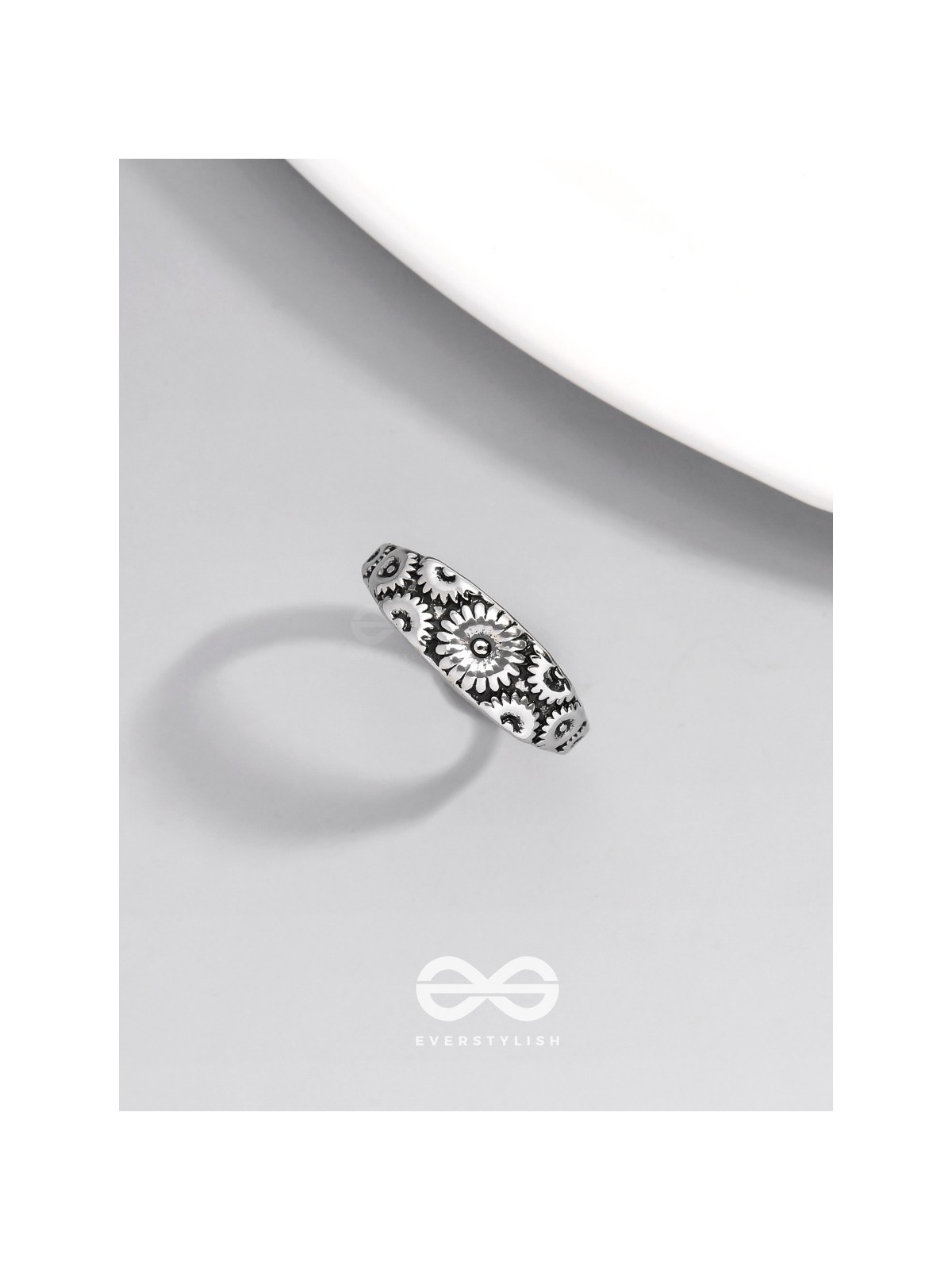 THE DAISY CASCADE - CASUAL SIVER RING (ADJUSTABLE)