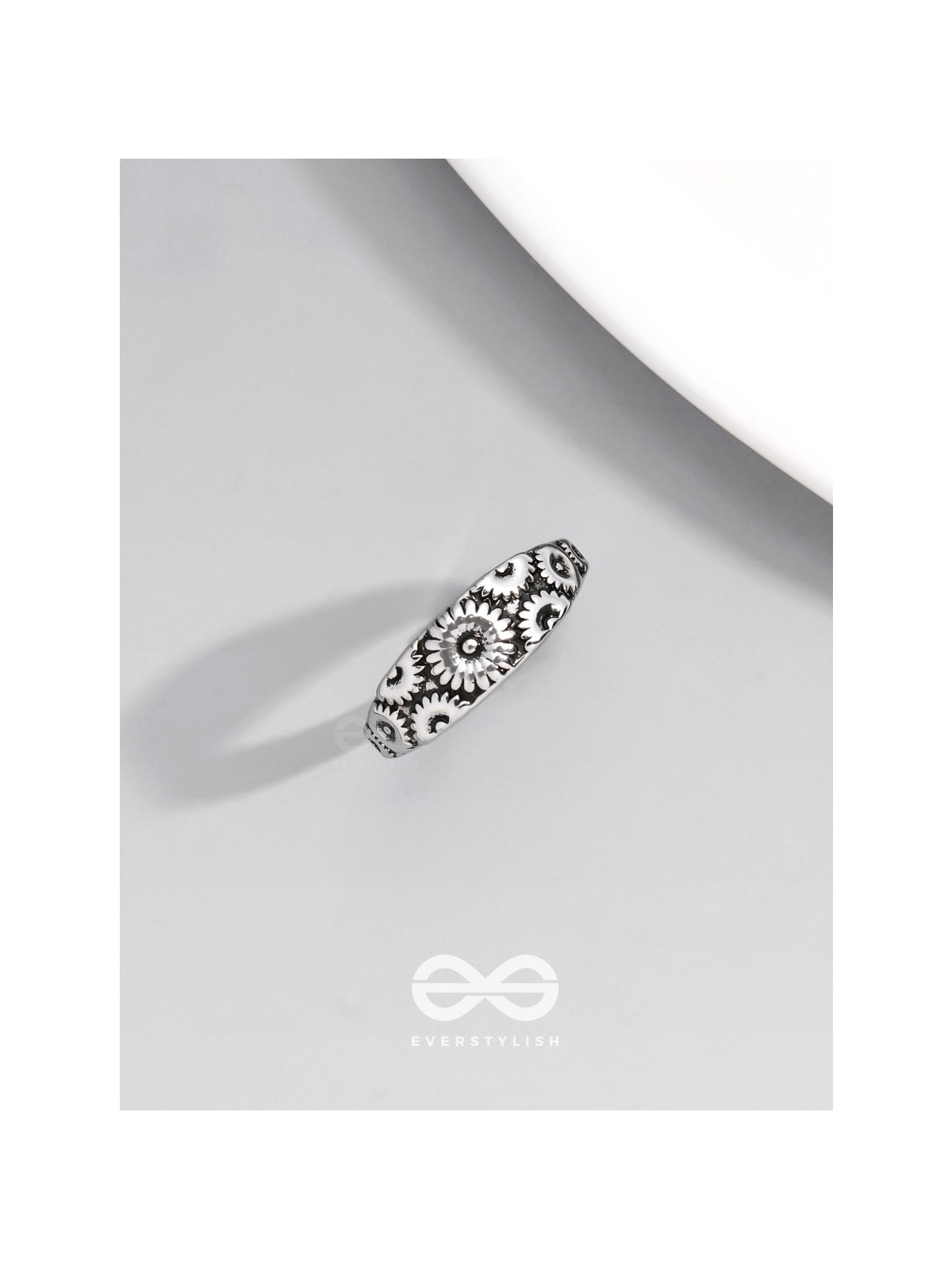 THE DAISY CASCADE - CASUAL SIVER RING (ADJUSTABLE)