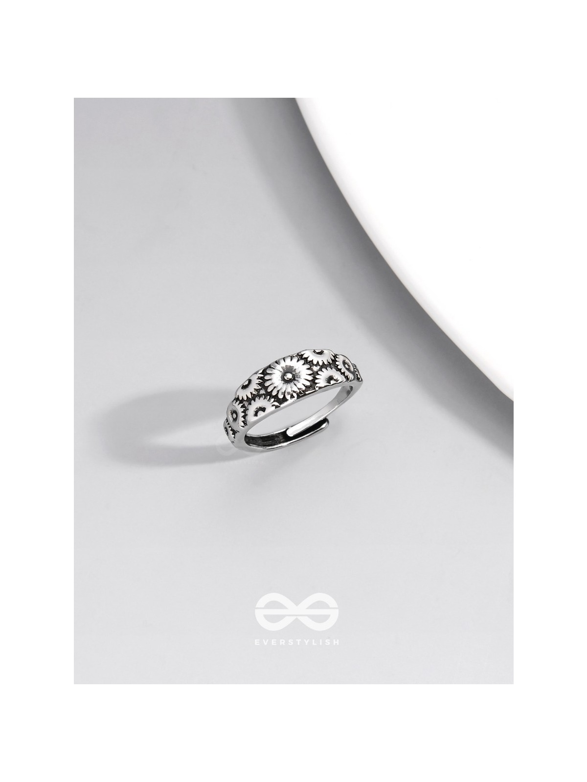 THE DAISY CASCADE - CASUAL SIVER RING (ADJUSTABLE)