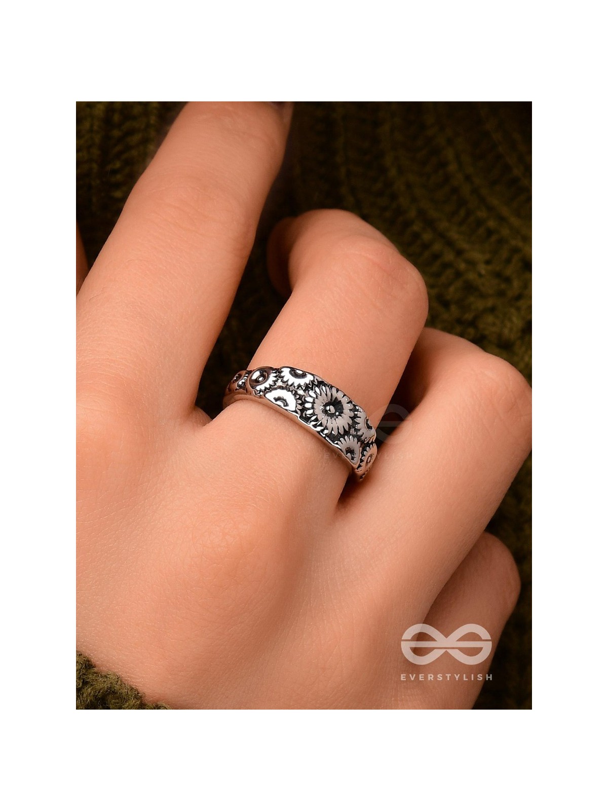 THE DAISY CASCADE - CASUAL SIVER RING (ADJUSTABLE)