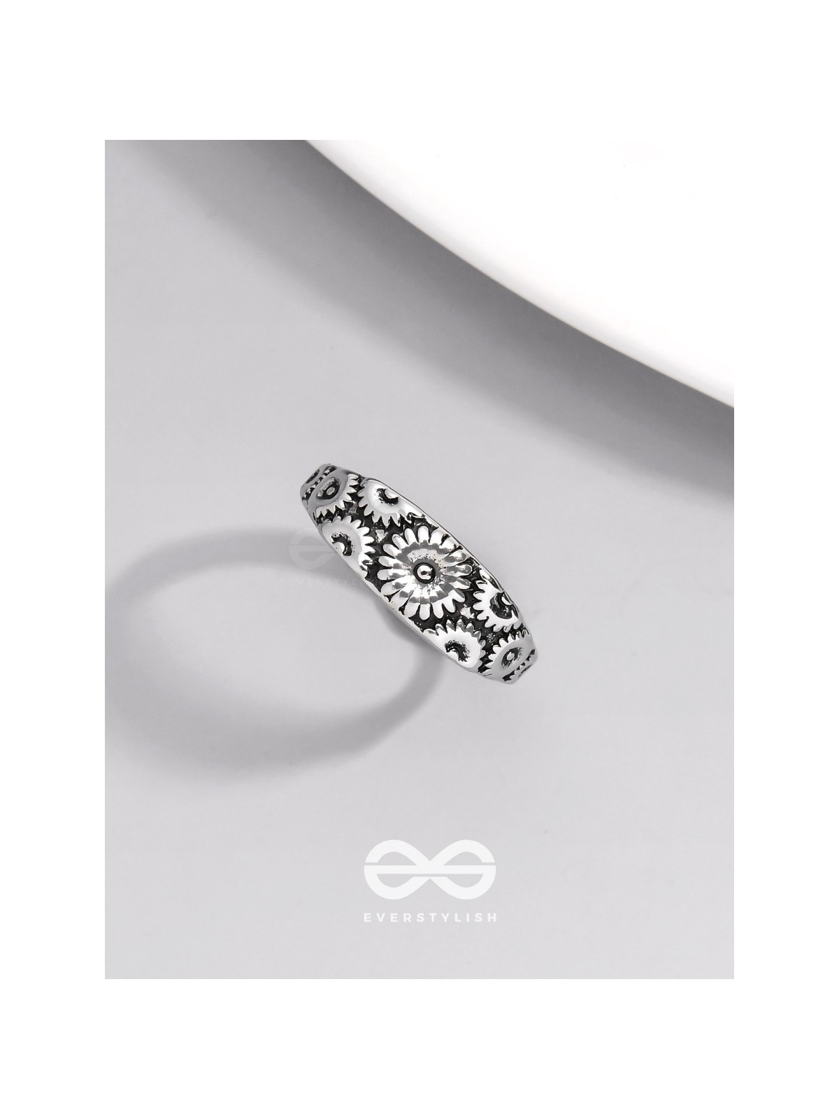 THE DAISY CASCADE - CASUAL SIVER RING (ADJUSTABLE)