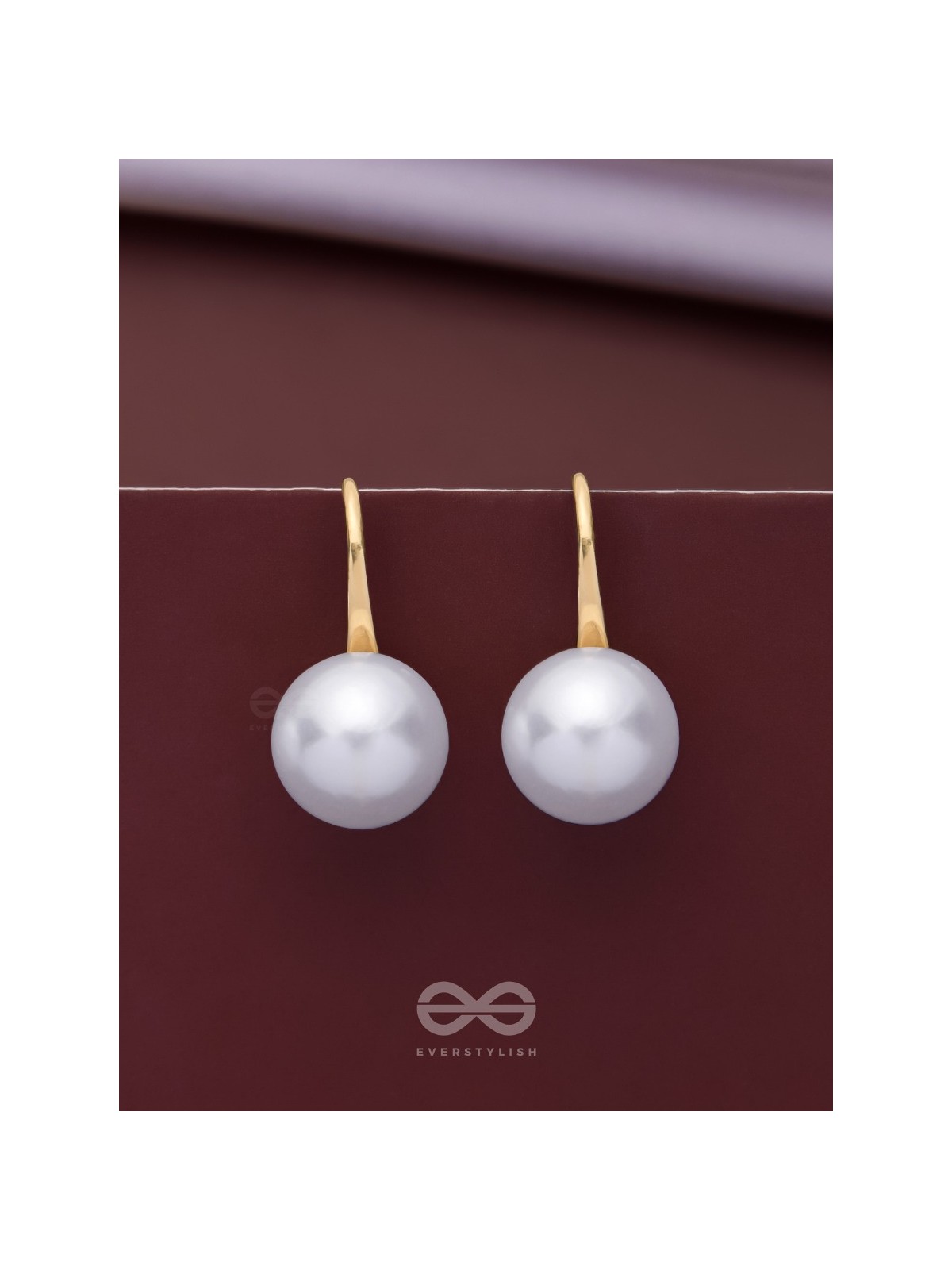 THE GROOVY PEARL - GOLDEN EMBELLISHED EARRINGS