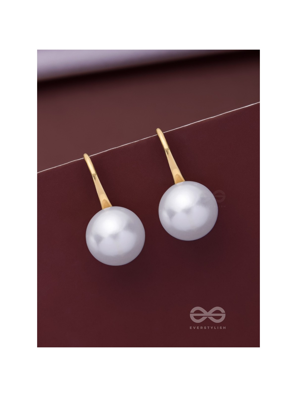 THE GROOVY PEARL - GOLDEN EMBELLISHED EARRINGS