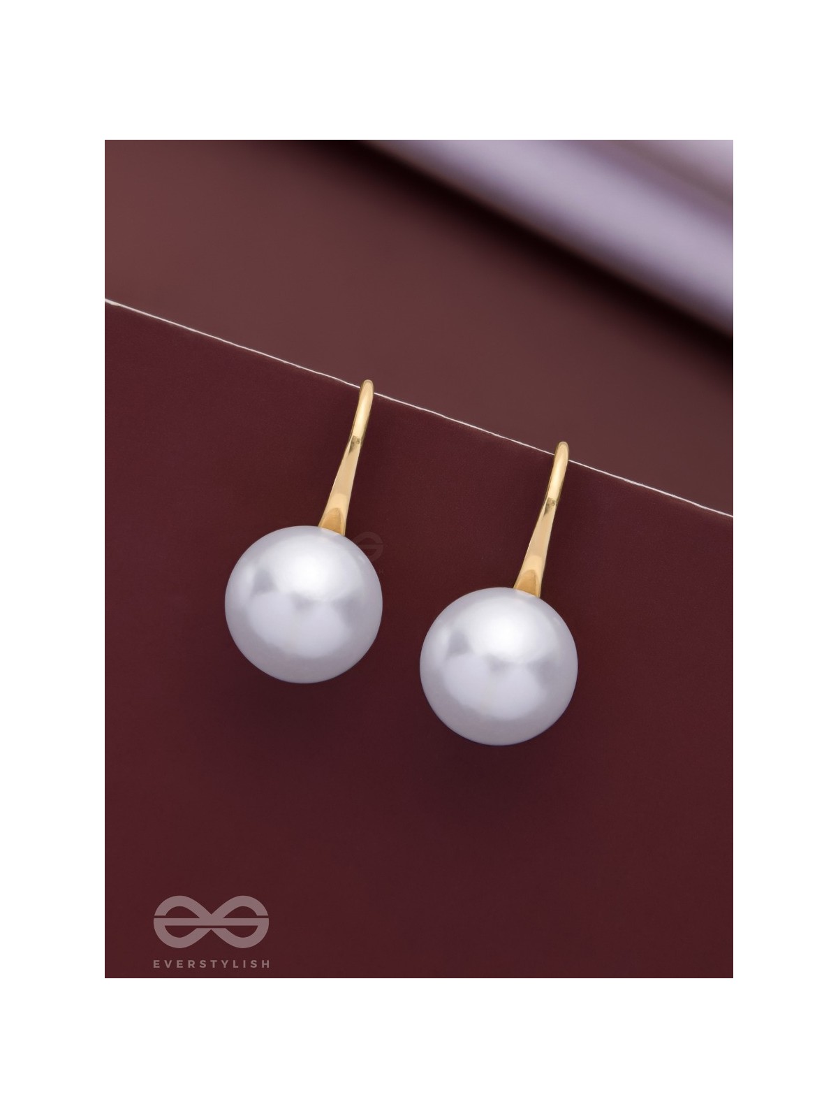 THE GROOVY PEARL - GOLDEN EMBELLISHED EARRINGS