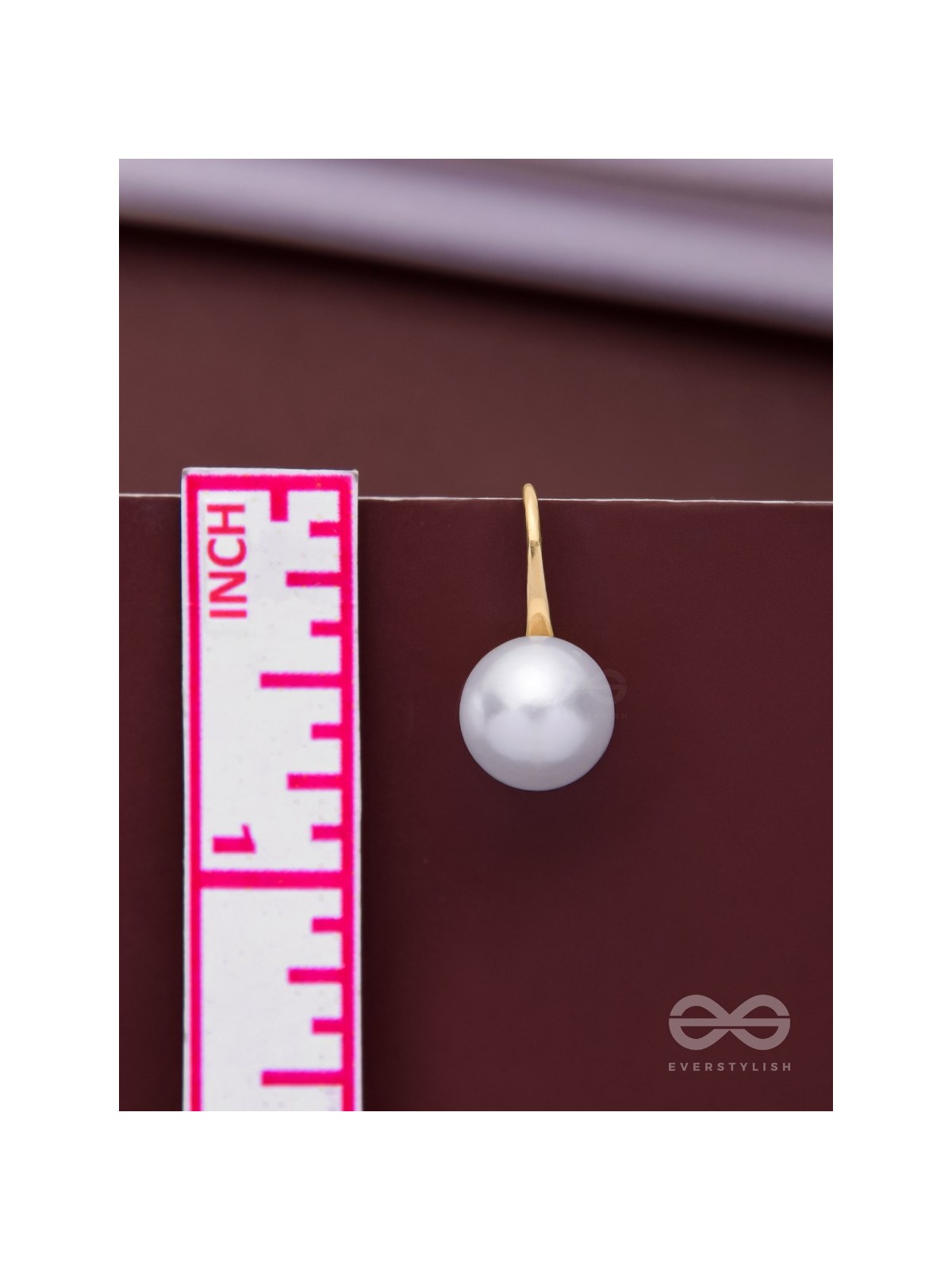 THE GROOVY PEARL - GOLDEN EMBELLISHED EARRINGS