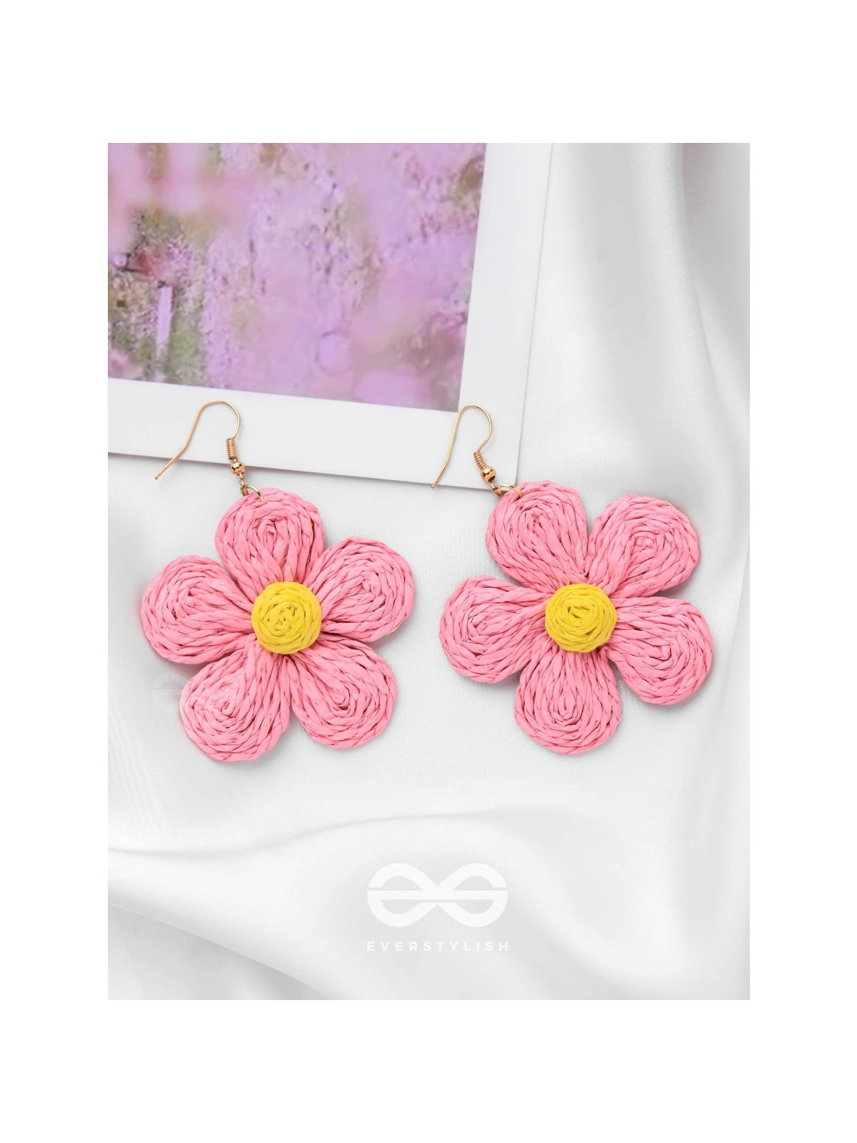 THE FLOWER POWER - STATEMENT WOVEN EARRINGS (PINK)