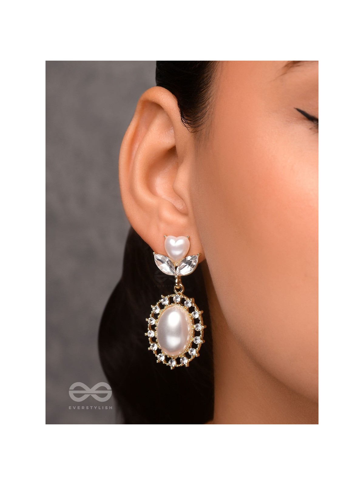 THE GRACEFUL ERA - GOLDEN EMBELLISHED EARRINGS