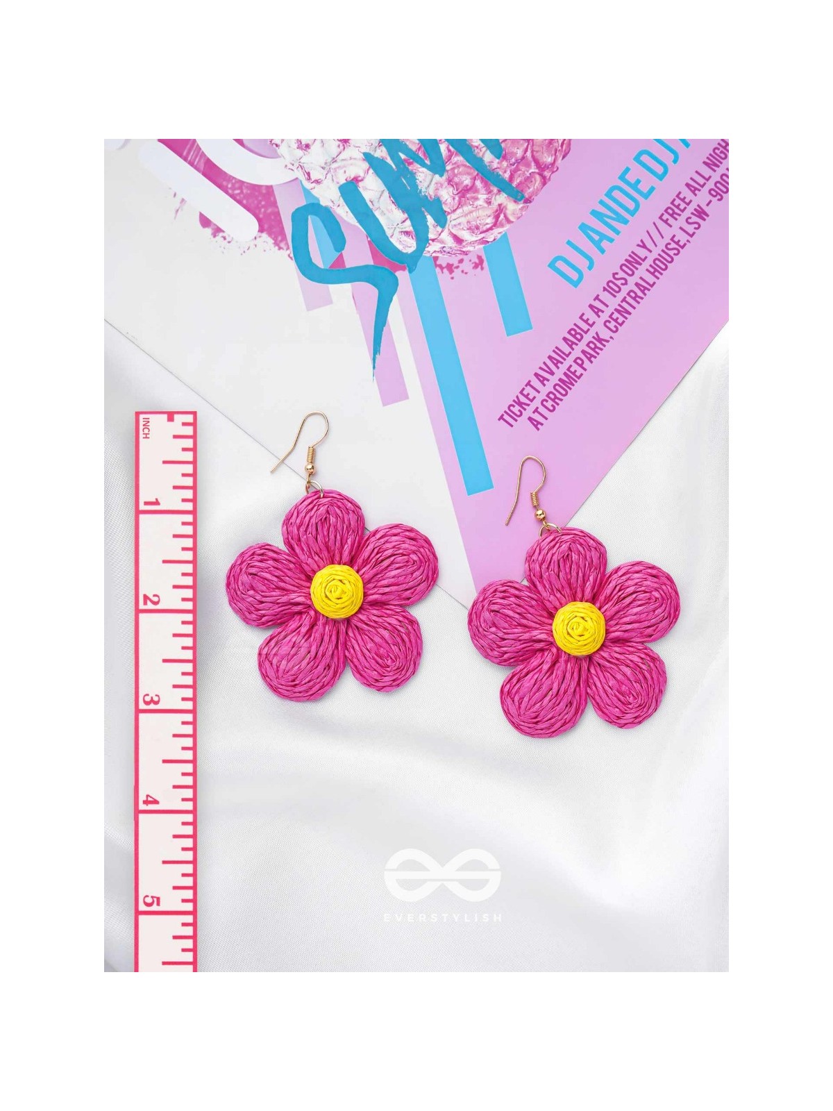 THE FLOWER POWER - STATEMENT WOVEN EARRINGS (MAGENTA)