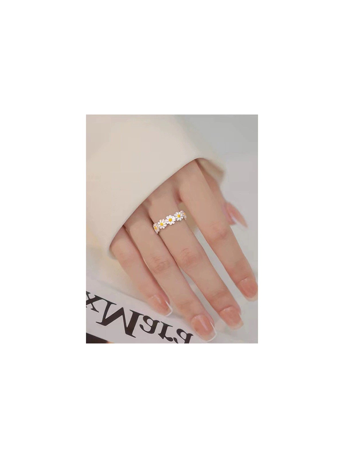 DAISY MEADOWS - SILVER EMBELLISHED RING (ADJUSTABLE)