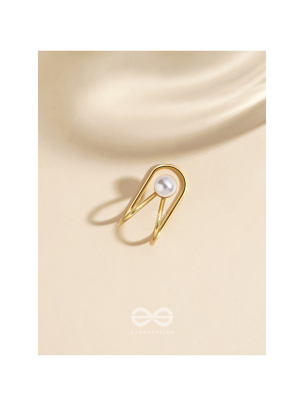 A PEARL PLEASE - GOLDEN EMBELLISHED EARCUFF (one ear)