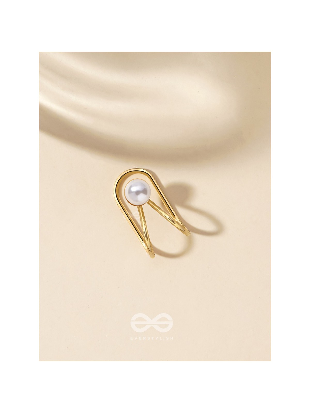 A PEARL PLEASE - GOLDEN EMBELLISHED EARCUFF (one ear)
