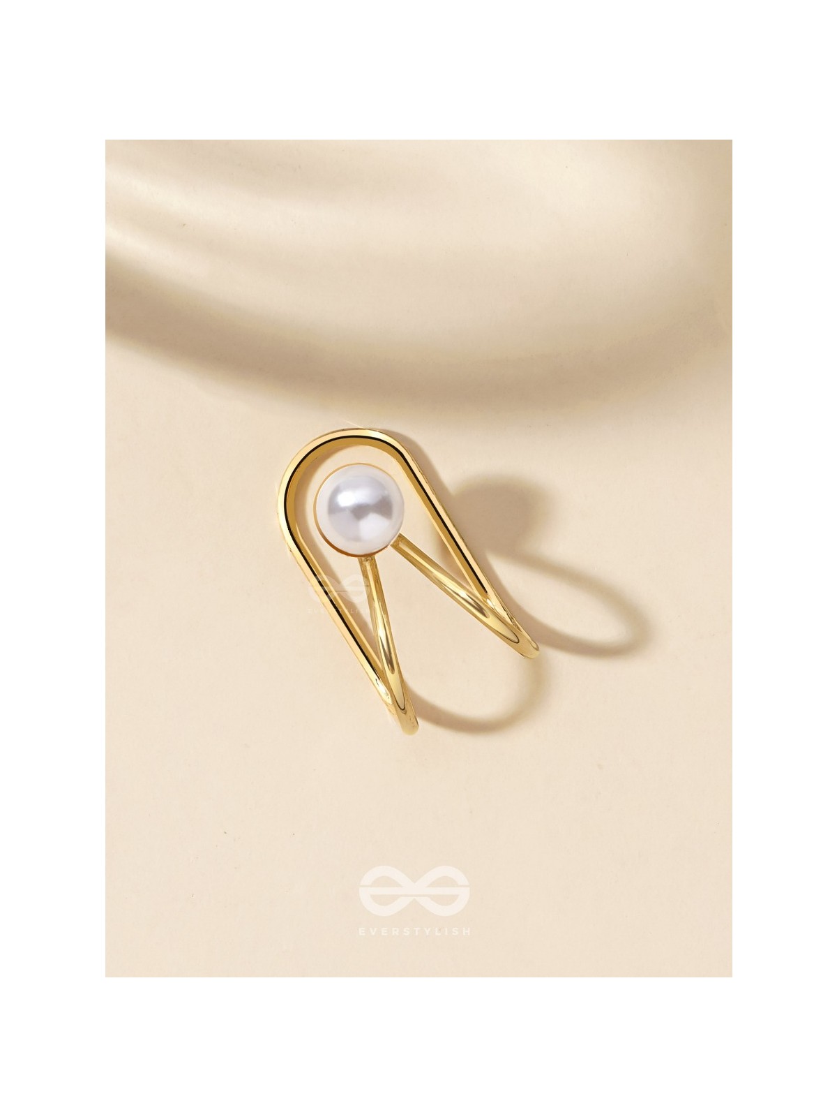 A PEARL PLEASE - GOLDEN EMBELLISHED EARCUFF (one ear)