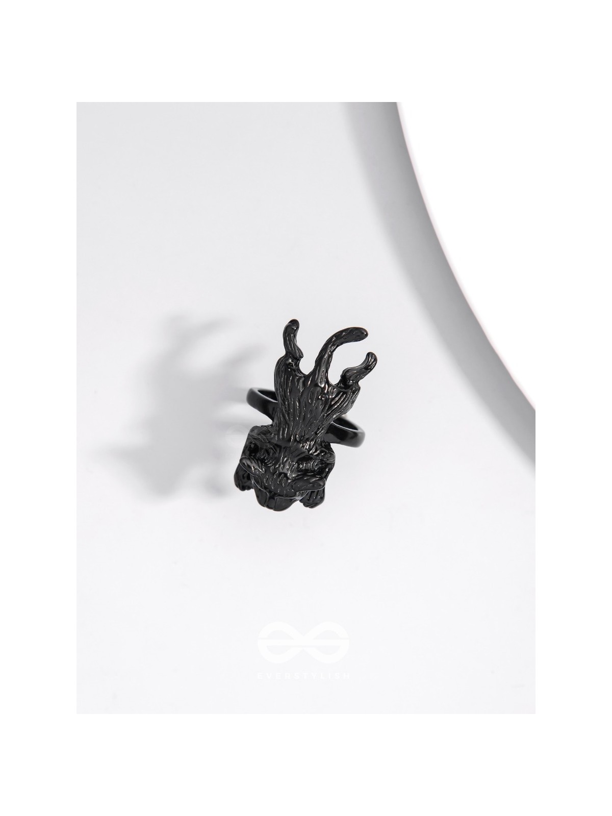 A MAJESTIC PROWL - STATEMENT BLACK RING (ADJUSTABLE)