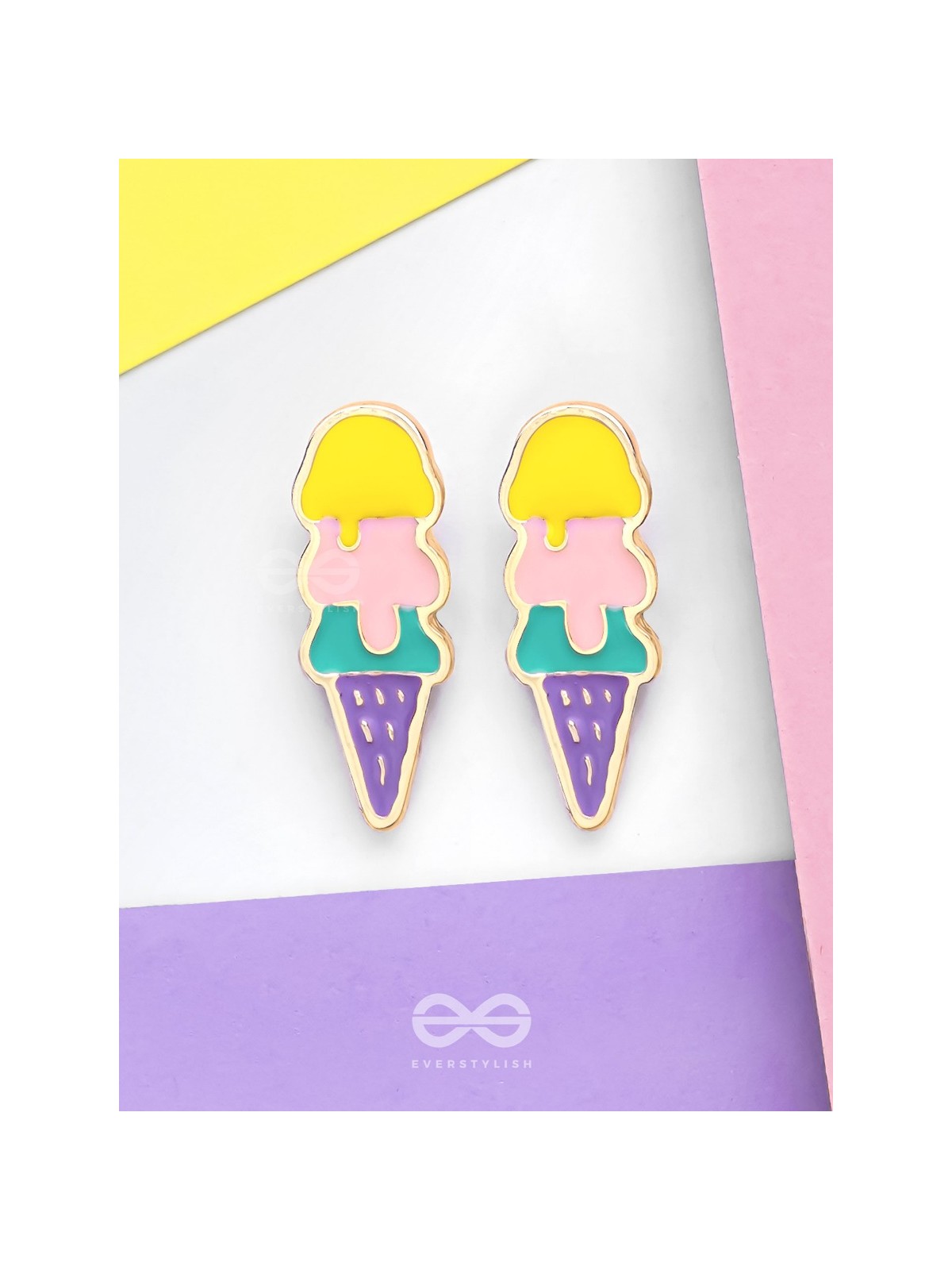 SCOOP 'N SPARKLE - GOLDEN EMBELLISHED STUD EARRINGS