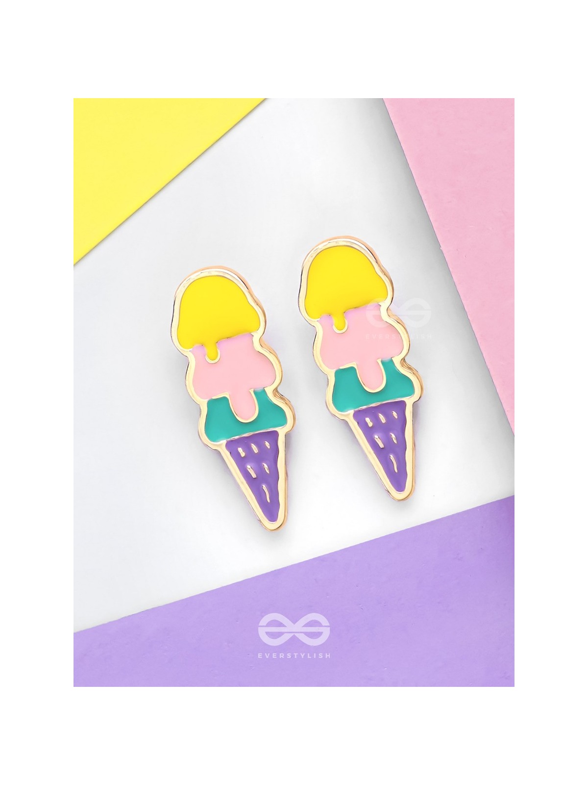 SCOOP 'N SPARKLE - GOLDEN EMBELLISHED STUD EARRINGS