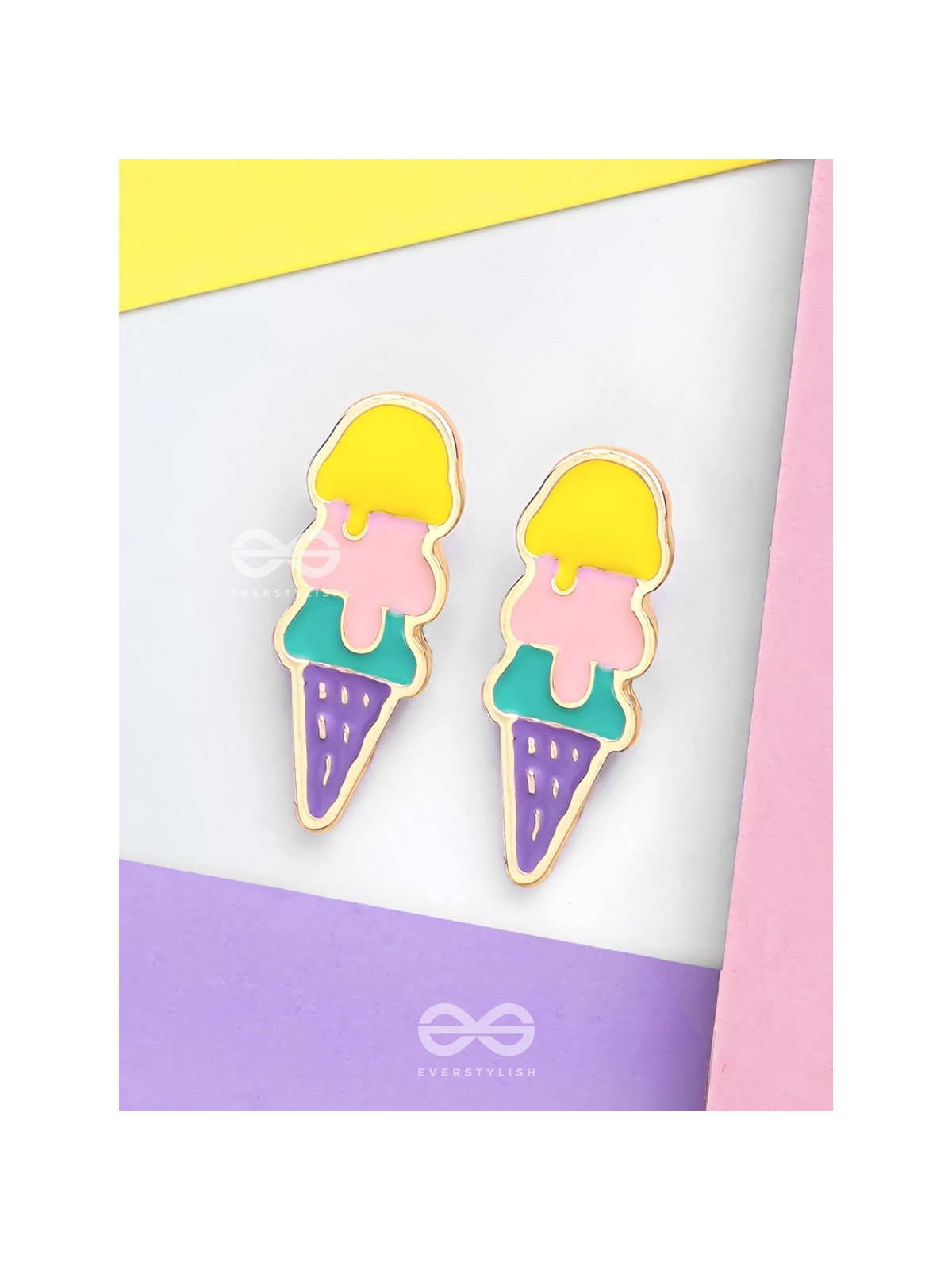 SCOOP 'N SPARKLE - GOLDEN EMBELLISHED STUD EARRINGS