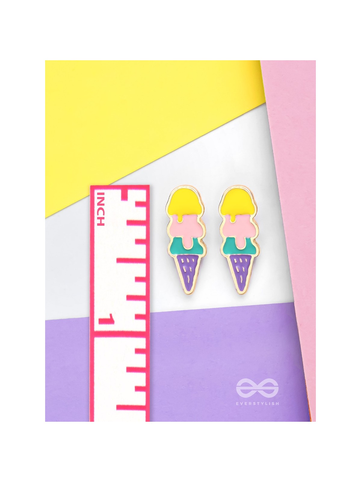 SCOOP 'N SPARKLE - GOLDEN EMBELLISHED STUD EARRINGS