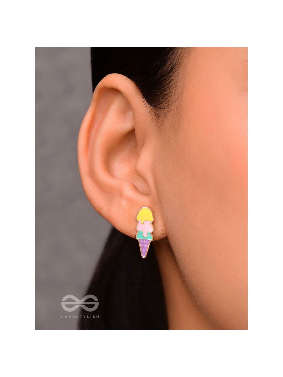 SCOOP 'N SPARKLE - GOLDEN EMBELLISHED STUD EARRINGS