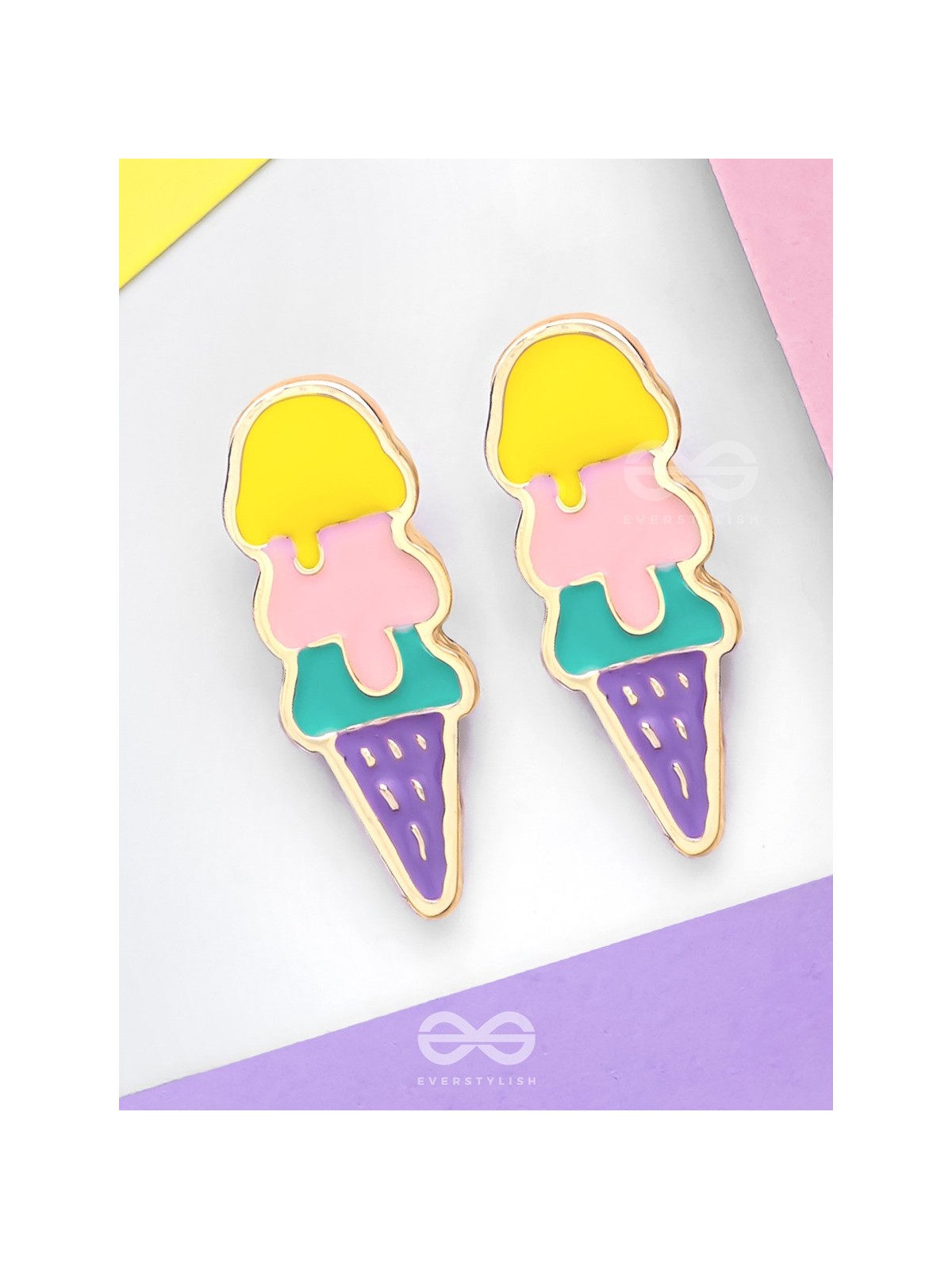 SCOOP 'N SPARKLE - GOLDEN EMBELLISHED STUD EARRINGS