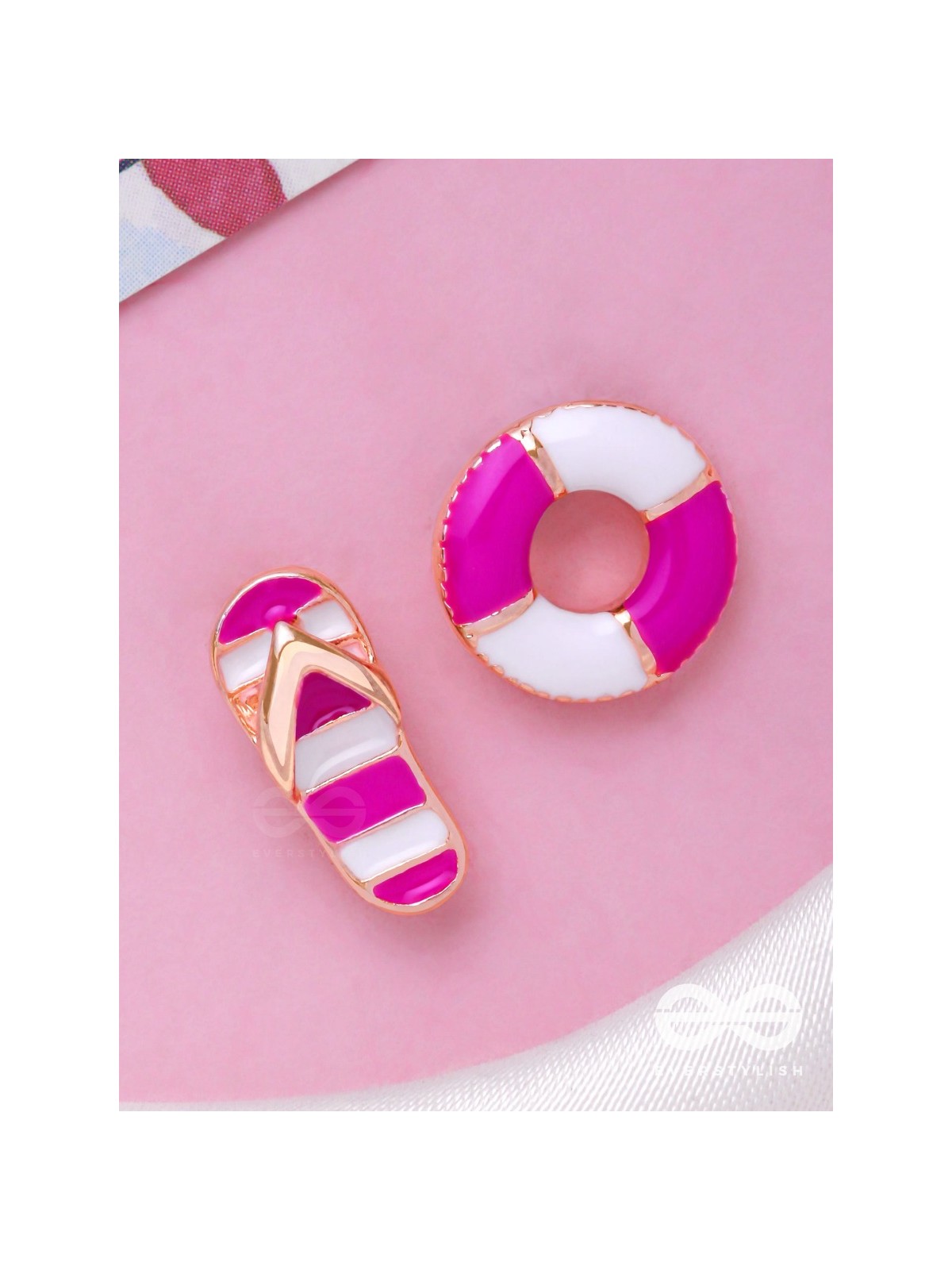 FOOTLOOSE 'N SWIM TUBE - GOLDEN EMBELLISHED STUD EARRINGS