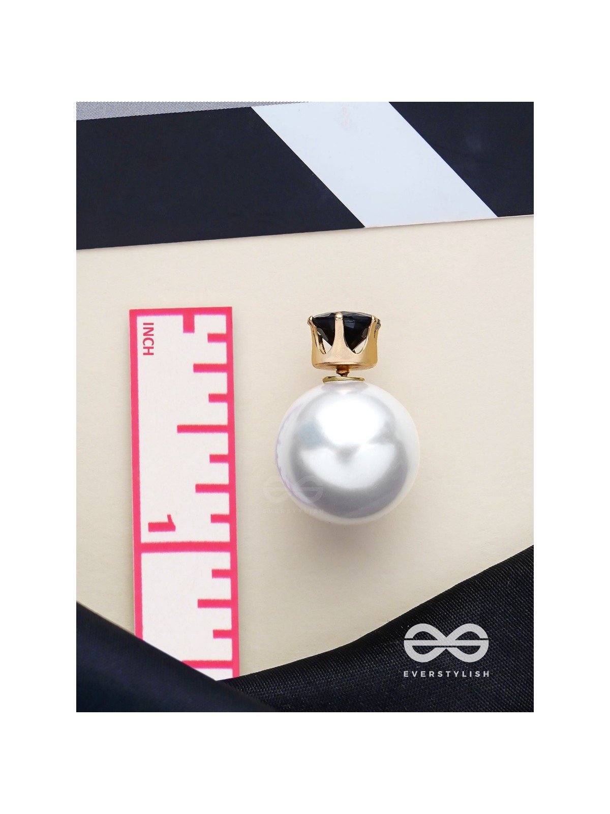 A MYSTIC PEARL - GOLDEN EMBELLISHED EARRINGS (BLACK)