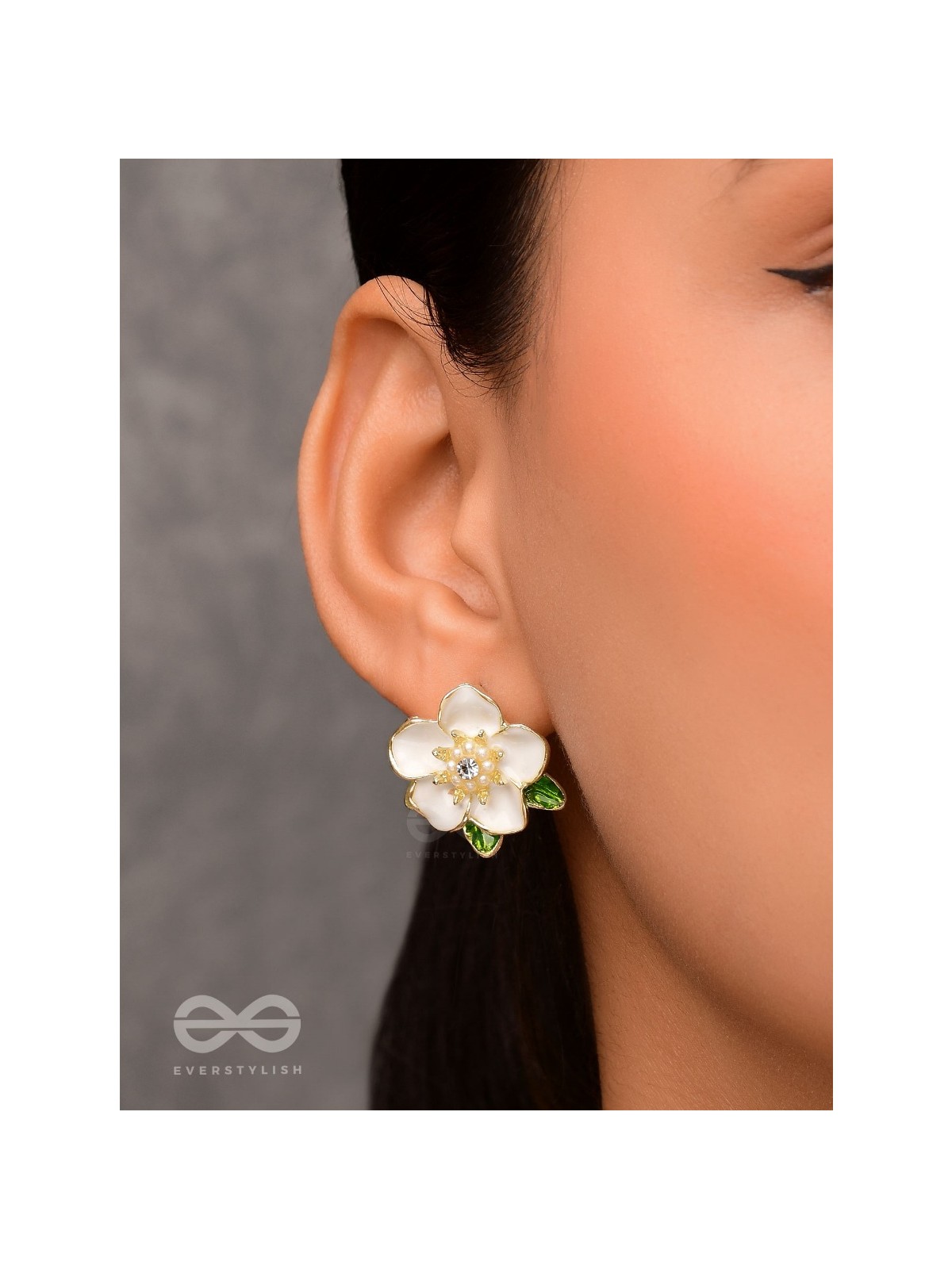 SNOWY BLOSSOMS - GOLDEN EMBELLISHED STUD EARRINGS
