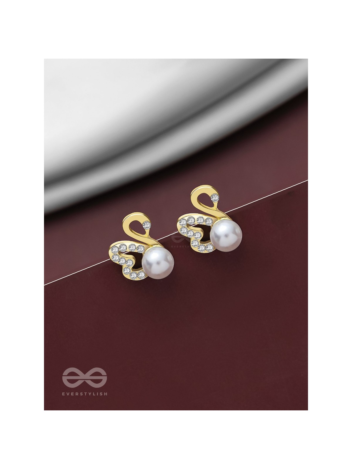 CHARMING SWANS - SPARKLING PEARL STUDS