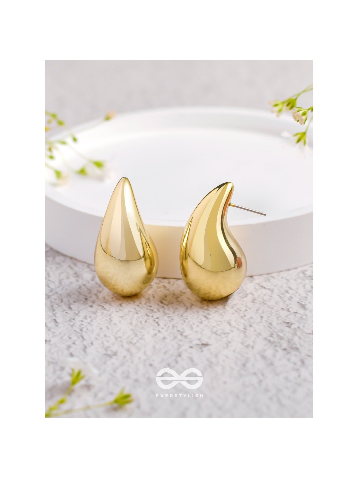 The Glistening Drops - Classy Golden Stud Earrings