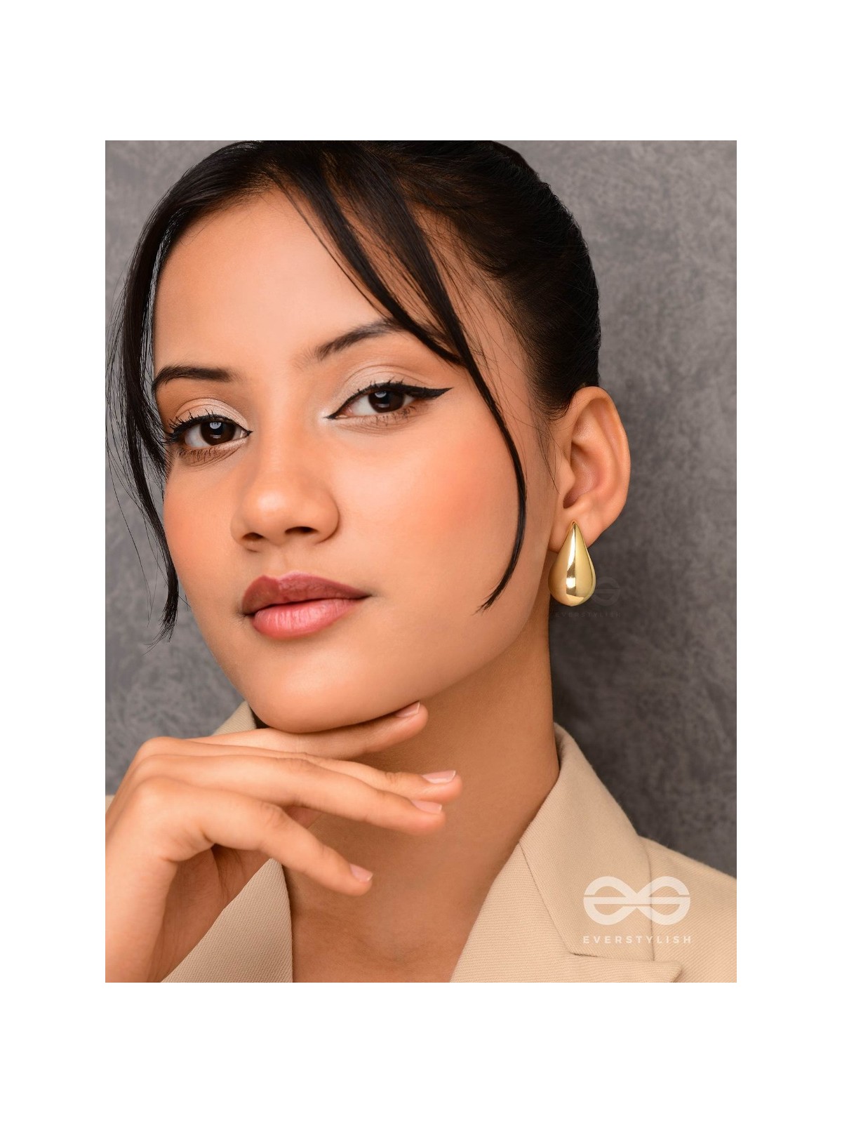 The Glistening Drops - Classy Golden Stud Earrings