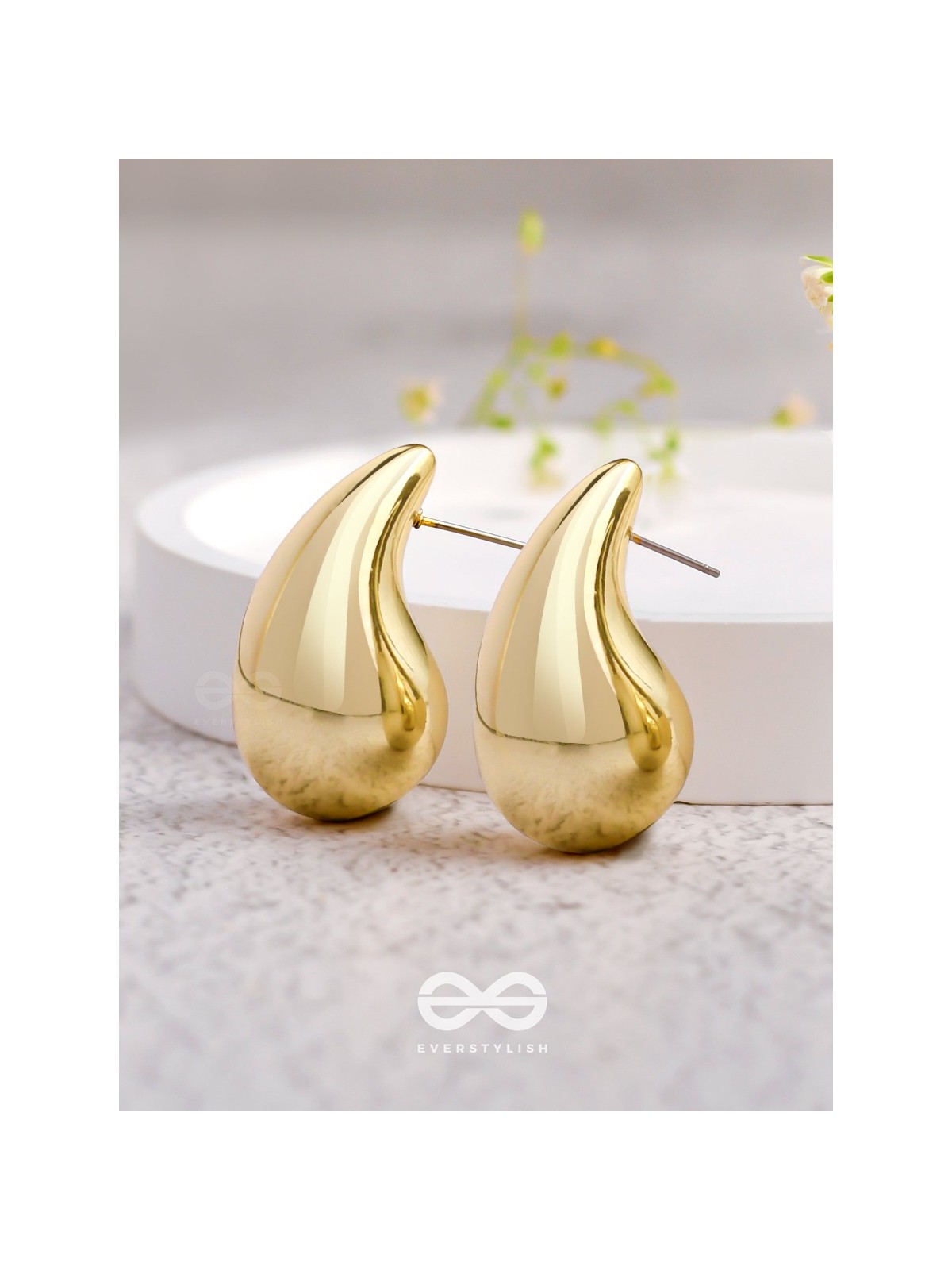 The Glistening Drops - Classy Golden Stud Earrings