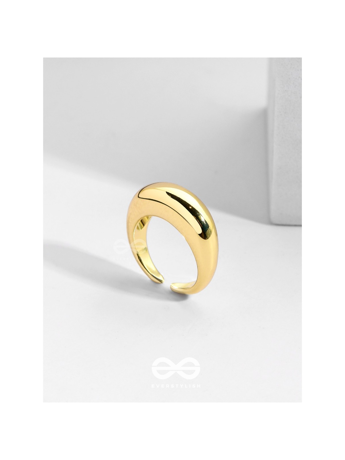 The Golden Grace - Golden Statement Ring 