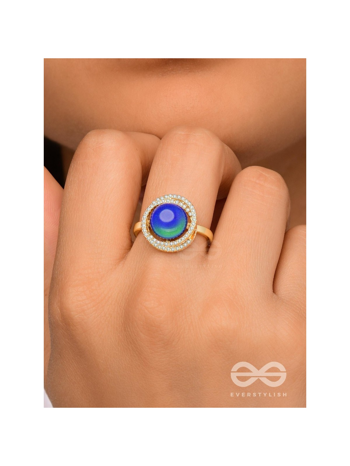 The Prism Radiance - Holographic Embellished Golden Ring 