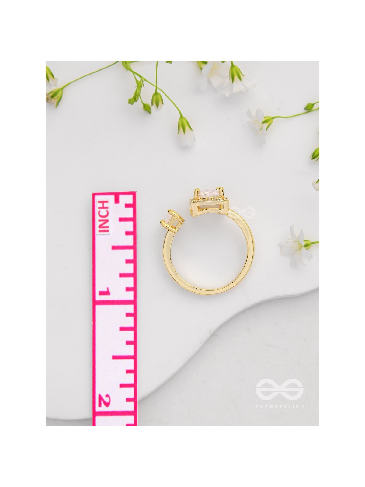 The Elegant Majesty - Golden Cubic Zirconia Ring 