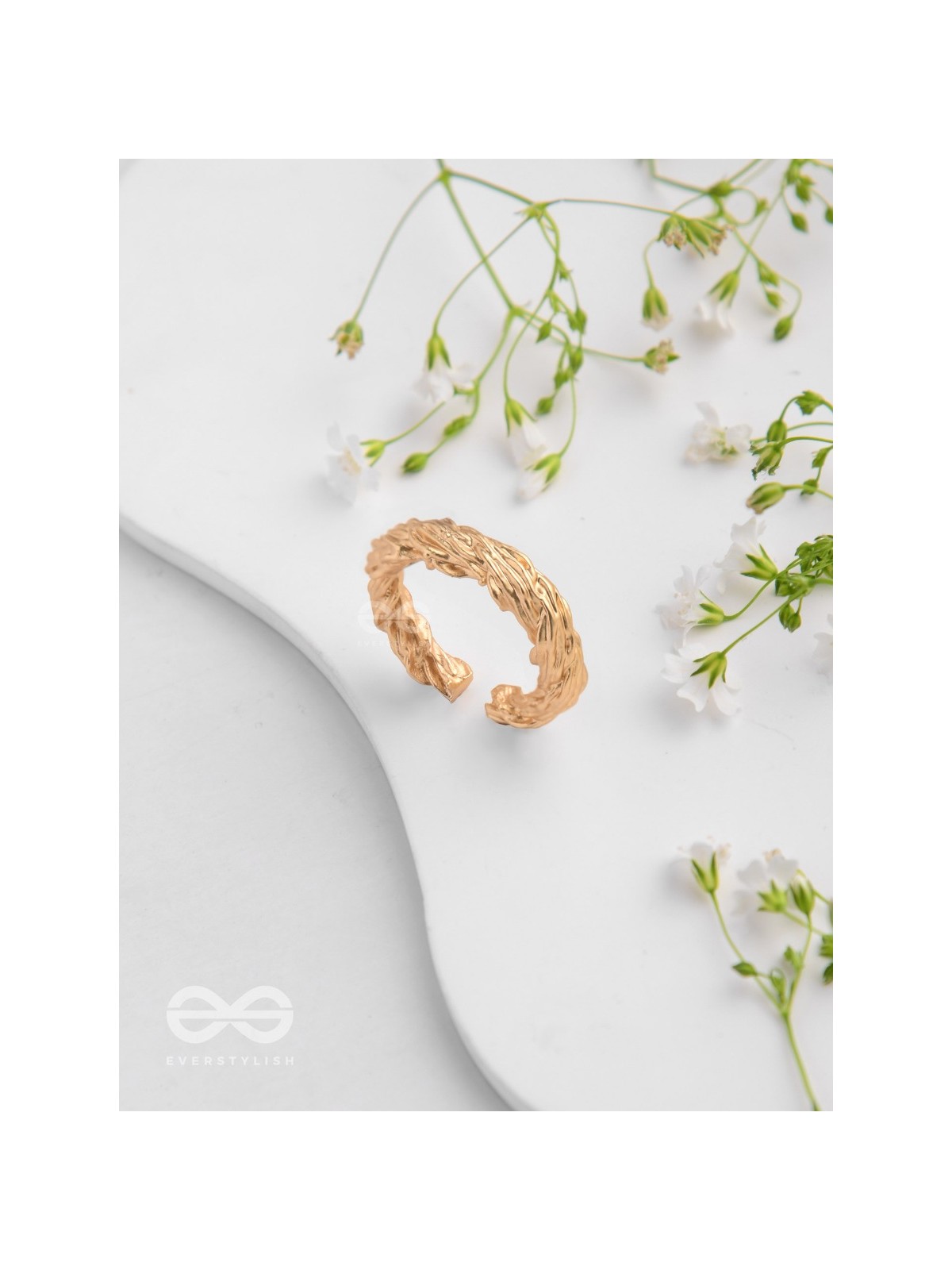 The Twisted Aura - Classic Golden Ring 