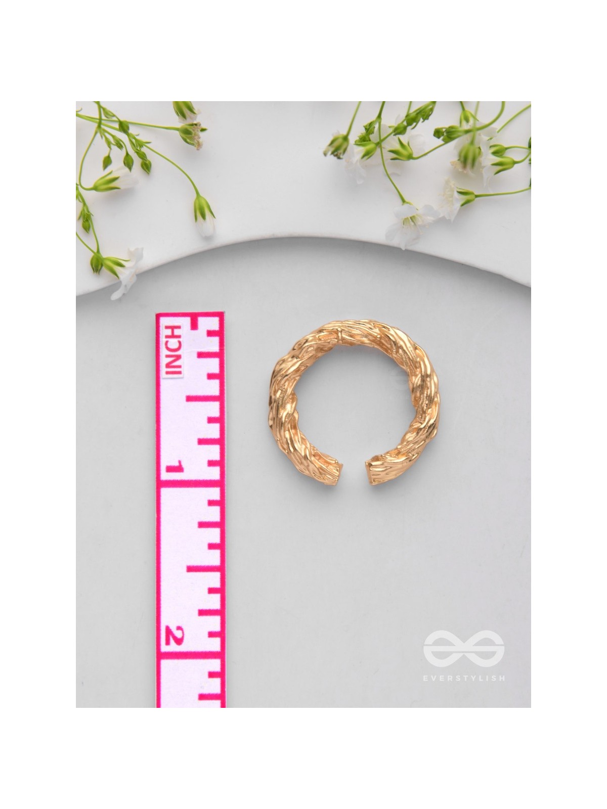 The Twisted Aura - Classic Golden Ring 