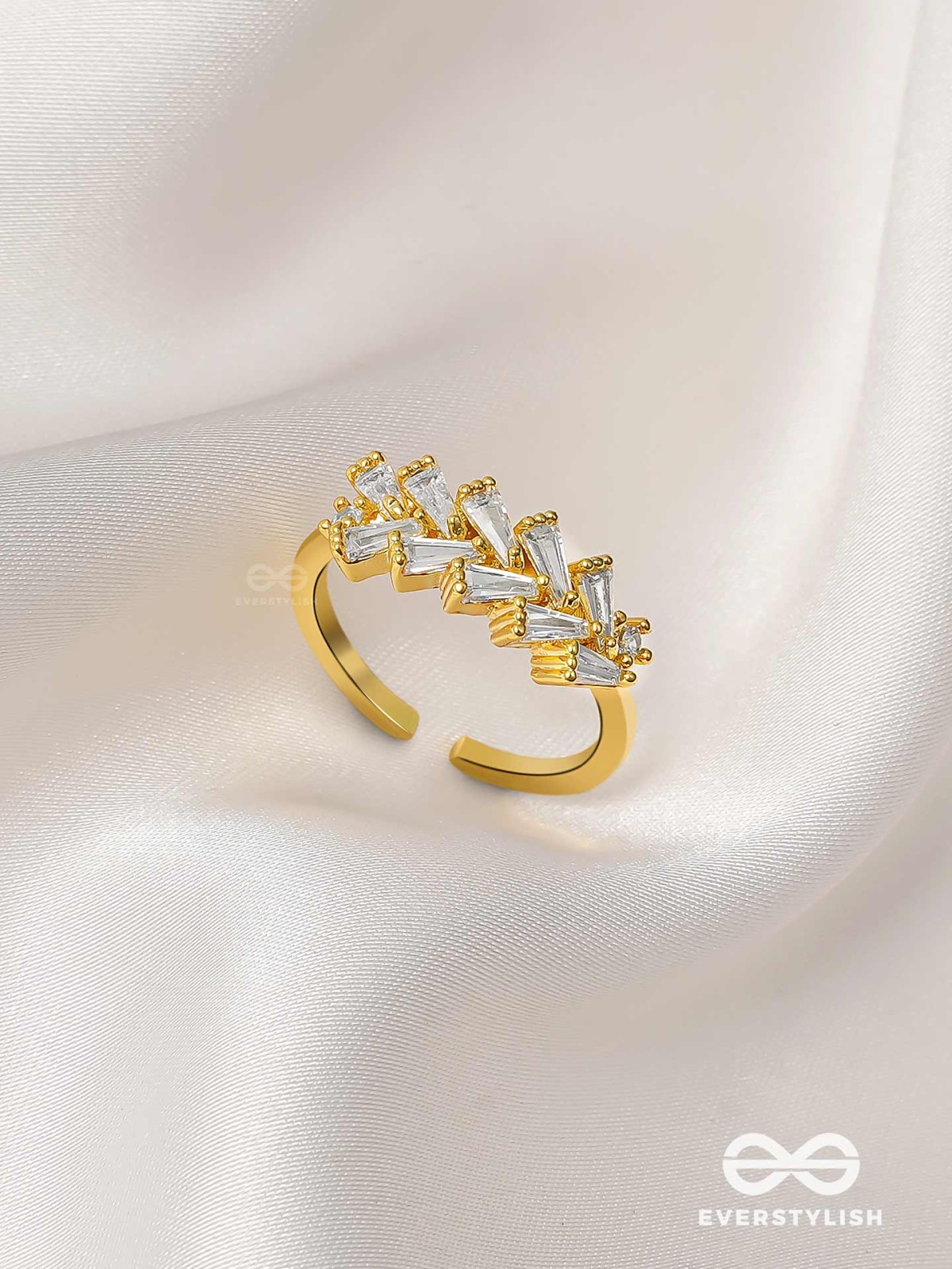 Glistening Leaf - Golden Embellished Ring 