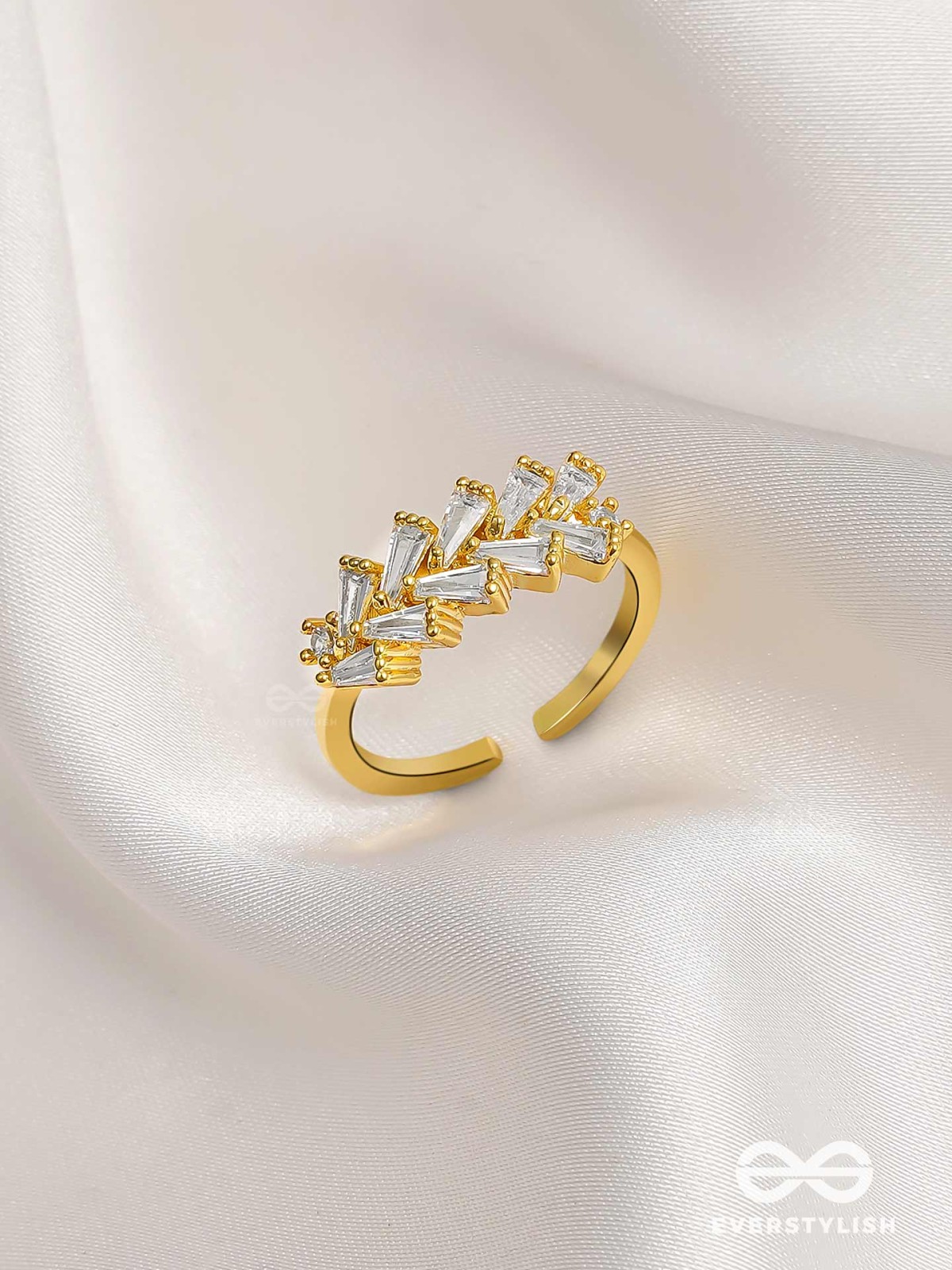Glistening Leaf - Golden Embellished Ring 
