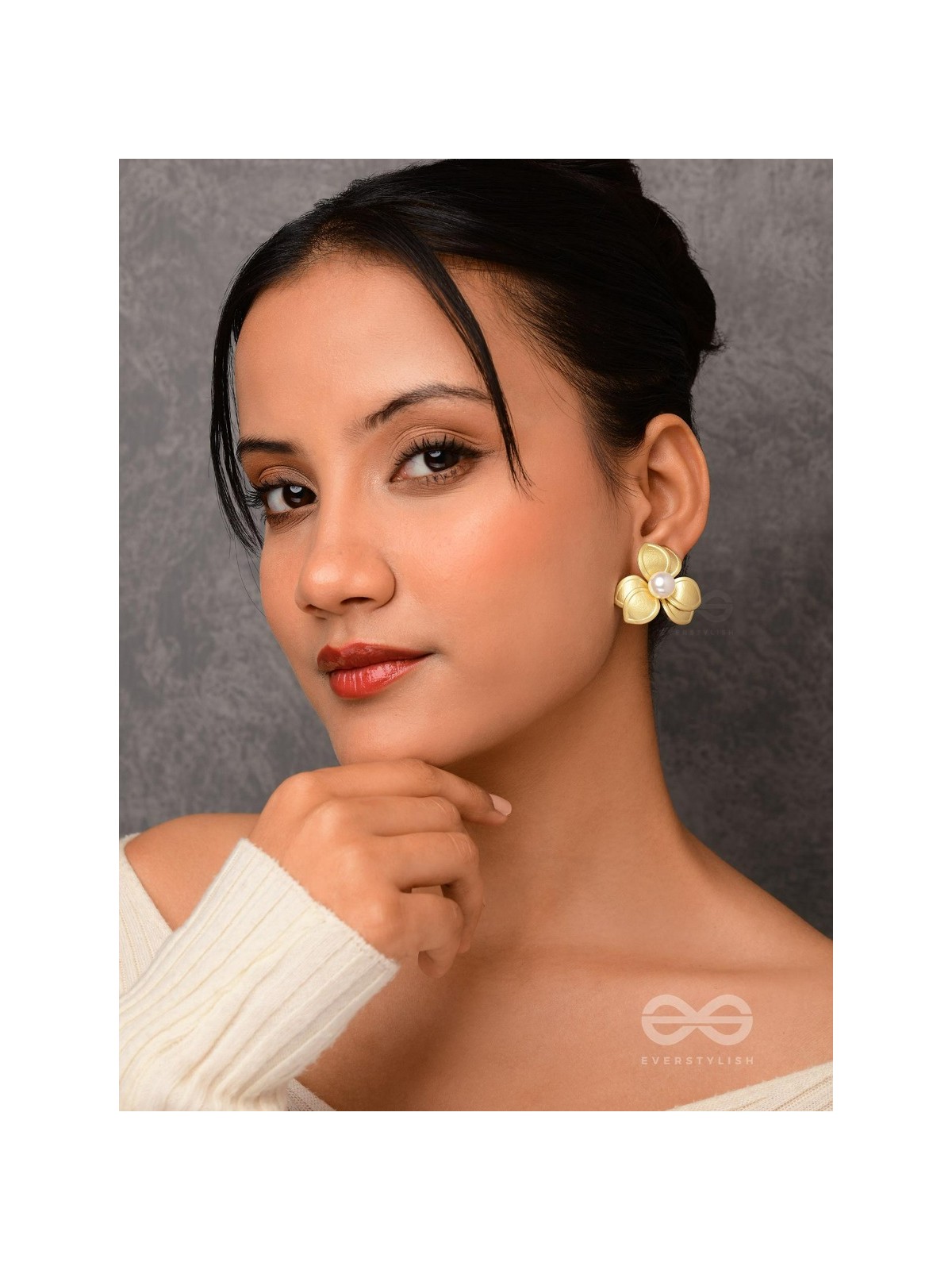 Floral Majesty - Golden Pearl Stud Earrings