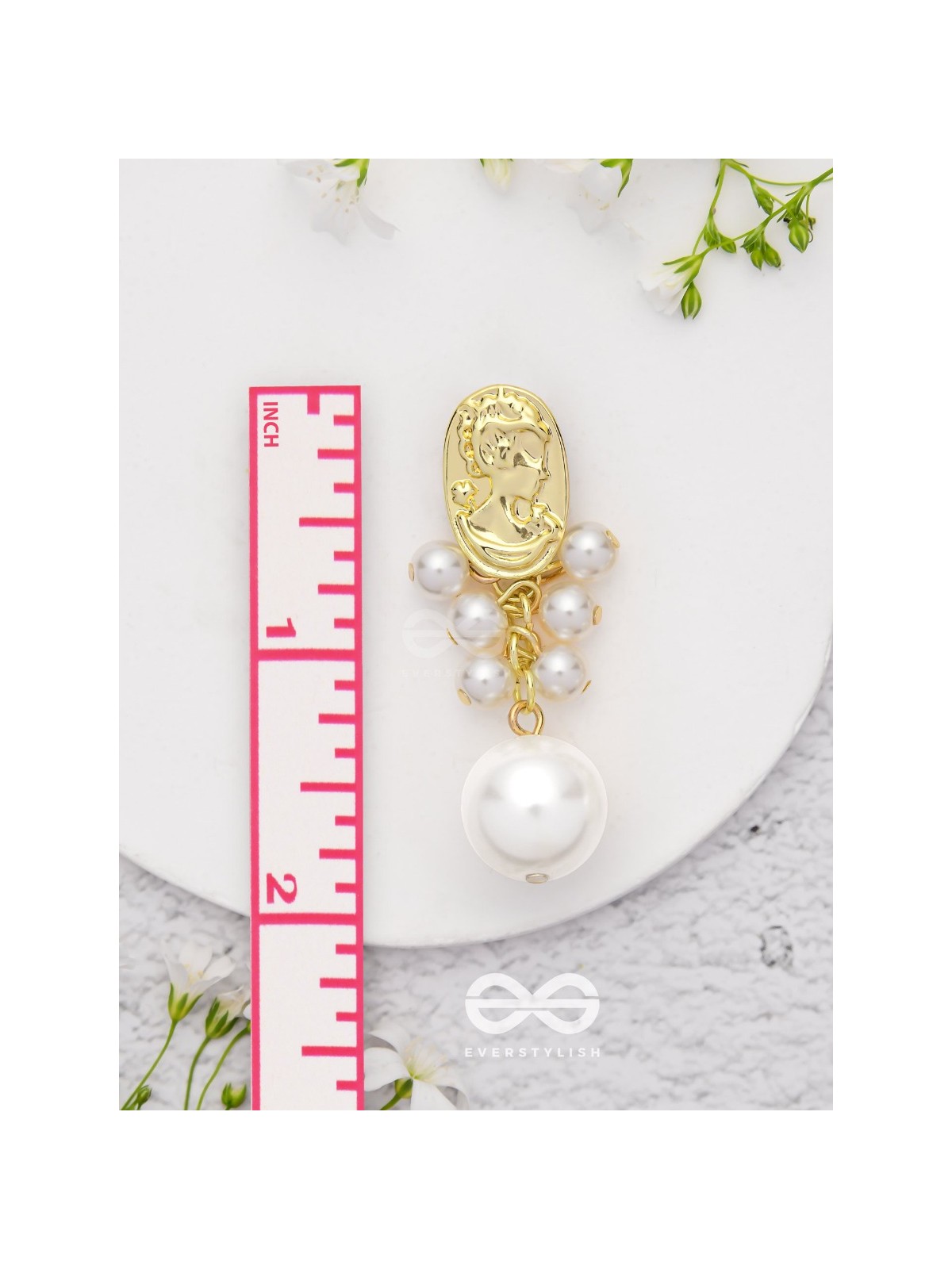 Victorian Pearls - Golden Elegant Earrings