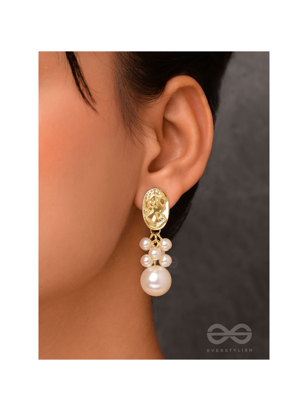 Victorian Pearls - Golden Elegant Earrings