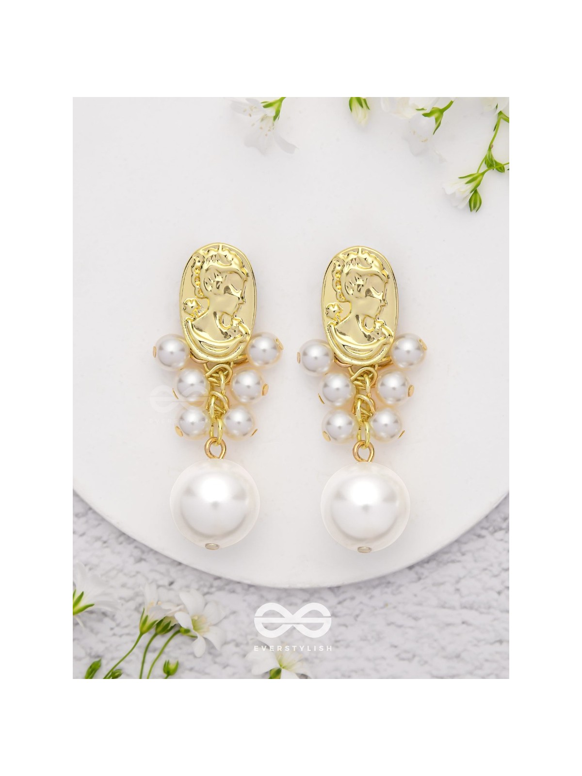 Victorian Pearls - Golden Elegant Earrings