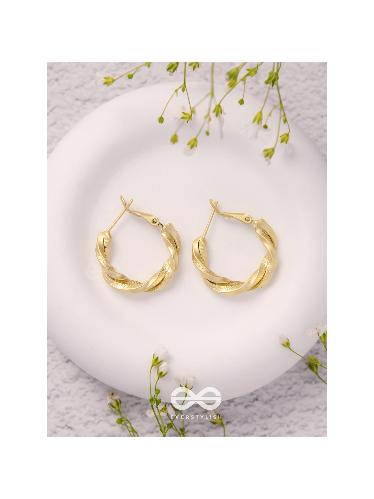 Twisted Story - Golden Hoop Earrings