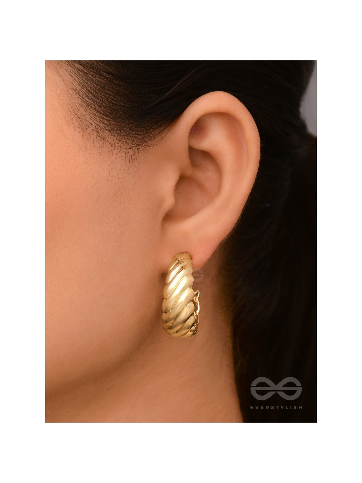 Jubilee Luster - Golden Earrings